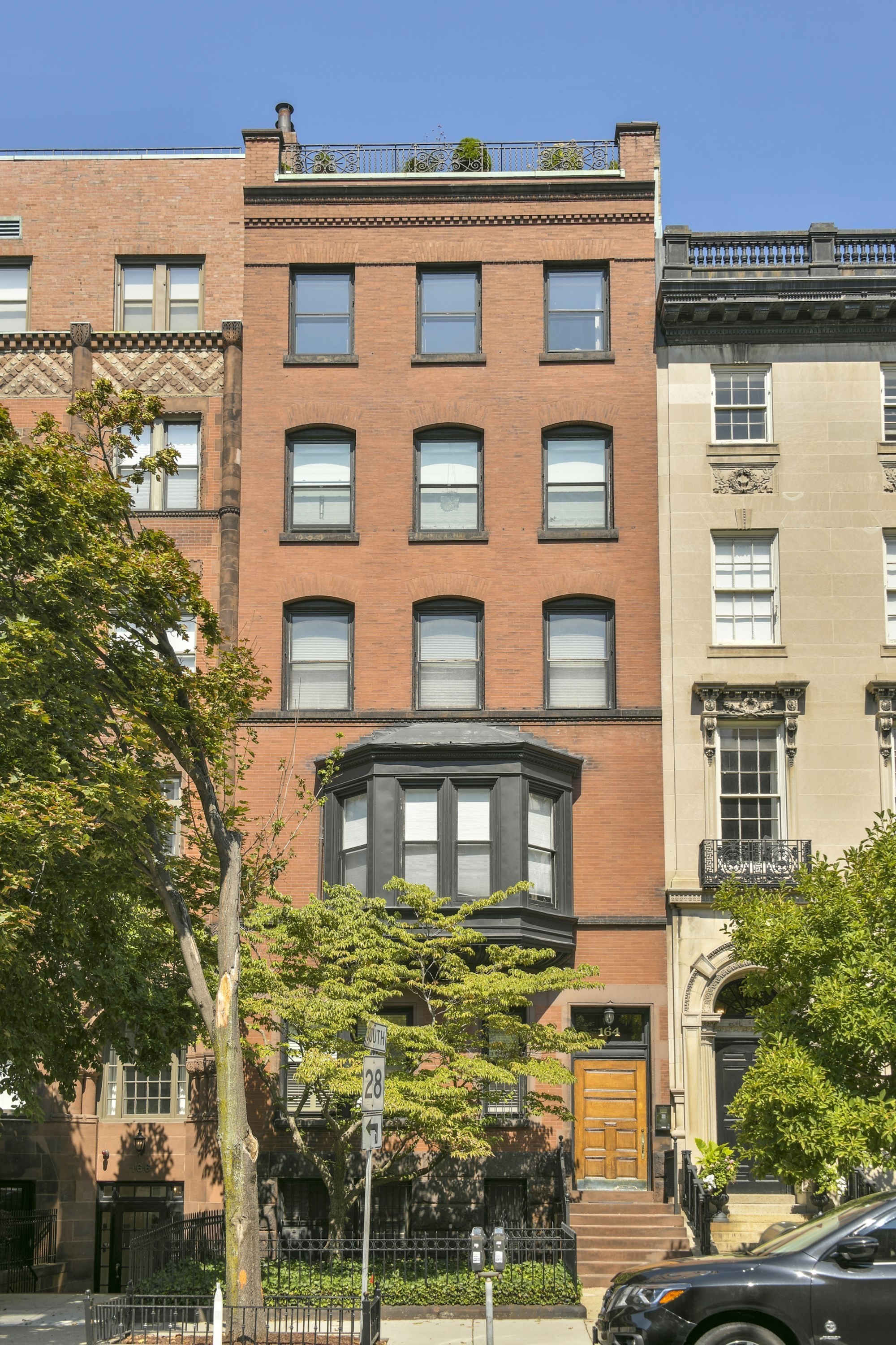 164 Beacon St Property Photo 1