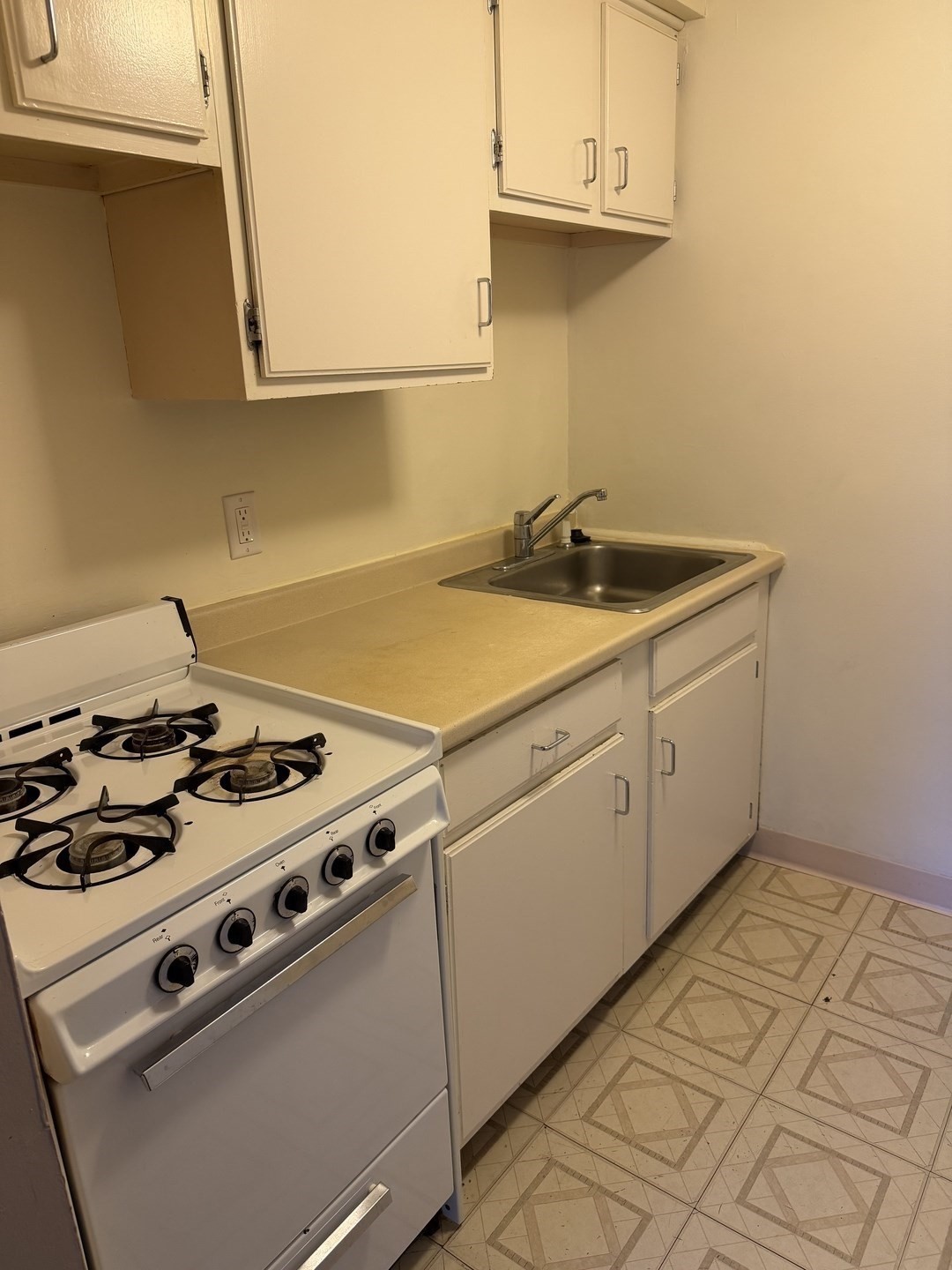 164 Beacon St Property Photo 9
