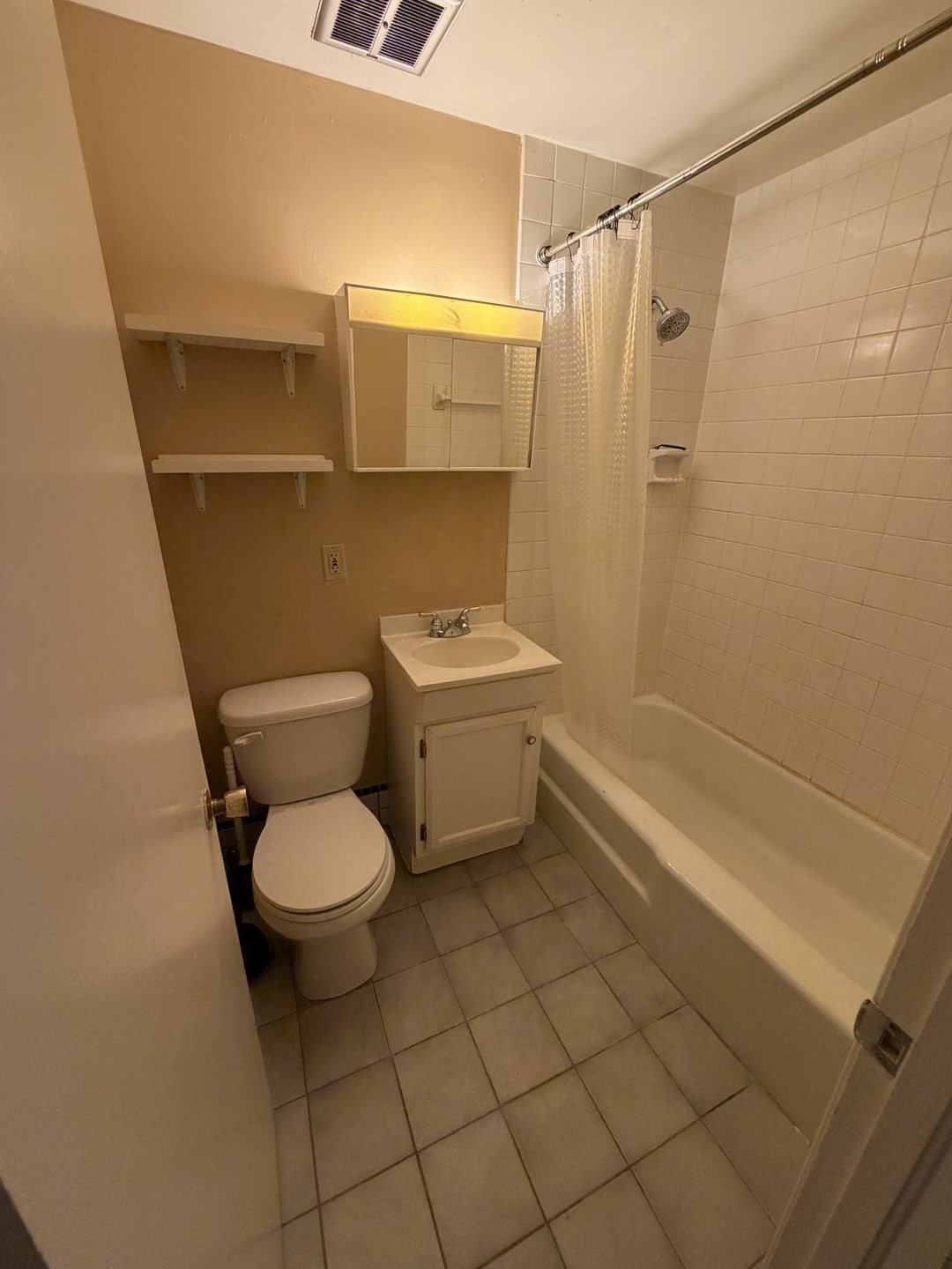 164 Beacon St Property Photo 10