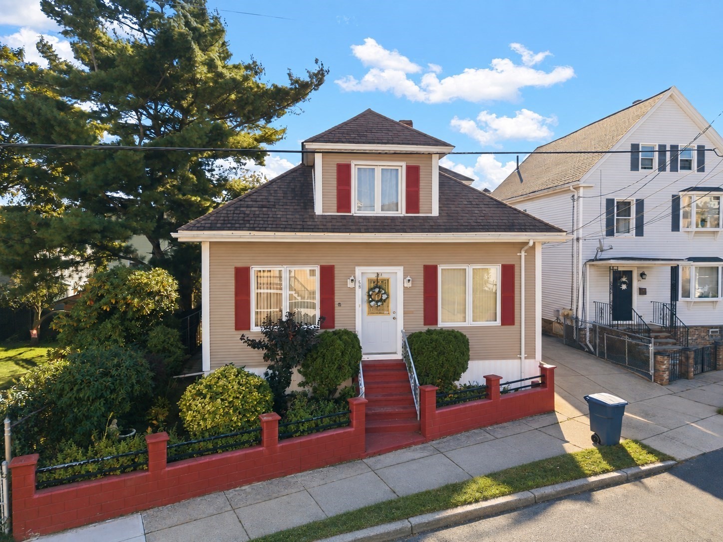 58 Lombard St Property Photo 1