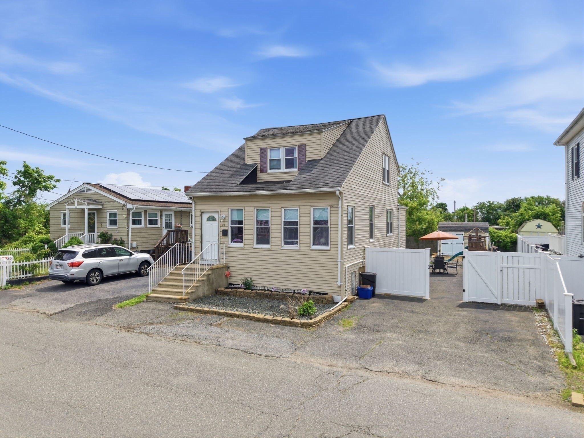 28 Houston Ave Property Photo 1