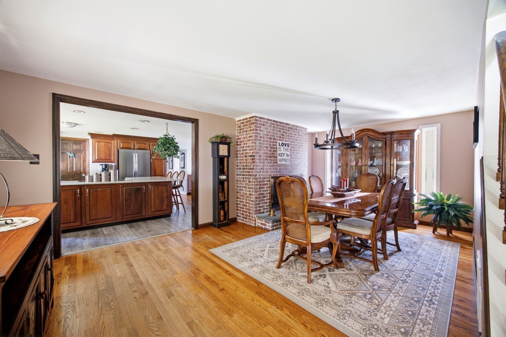 363 Loomis St Property Photo 3