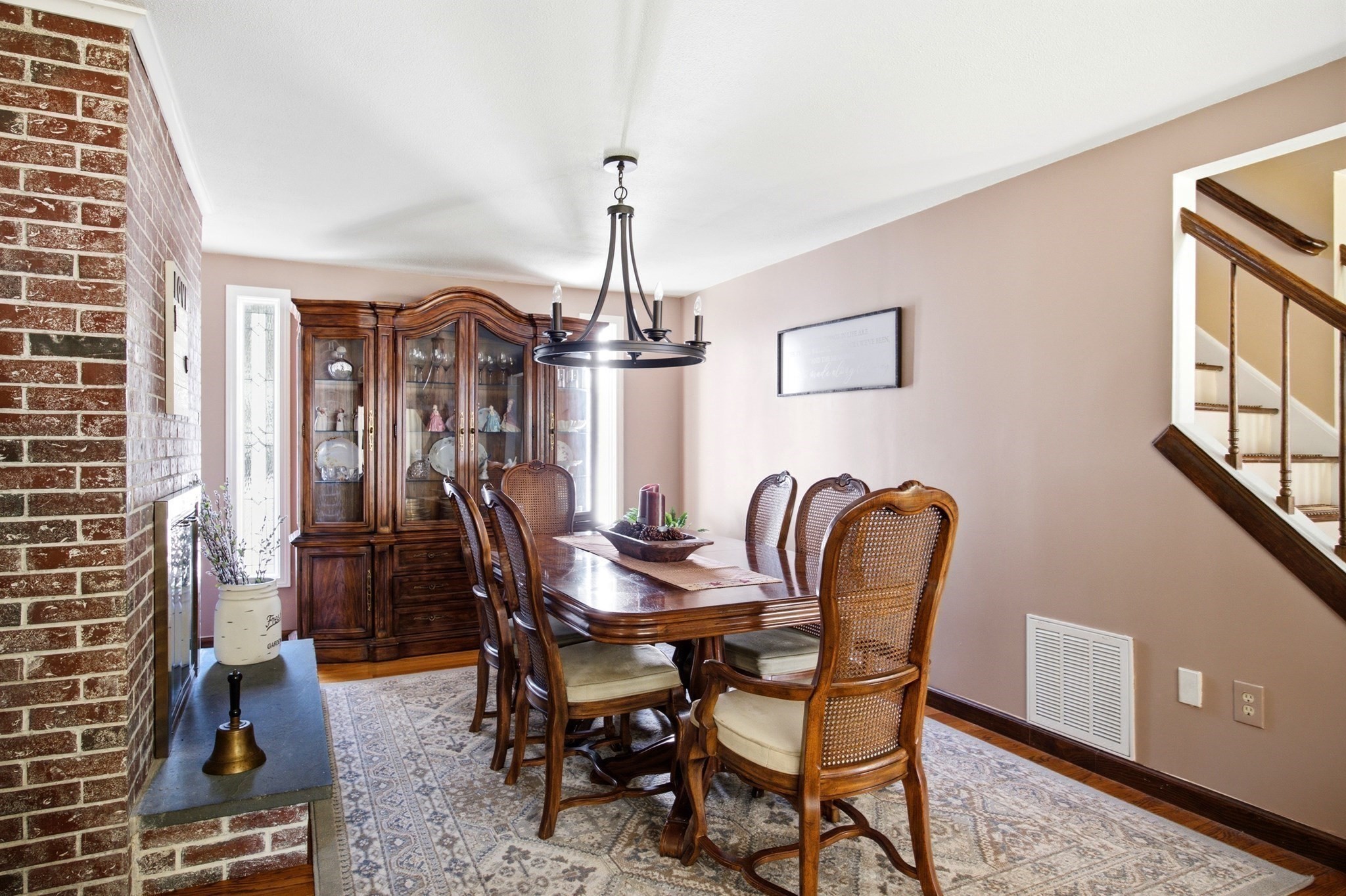 363 Loomis St Property Photo 4
