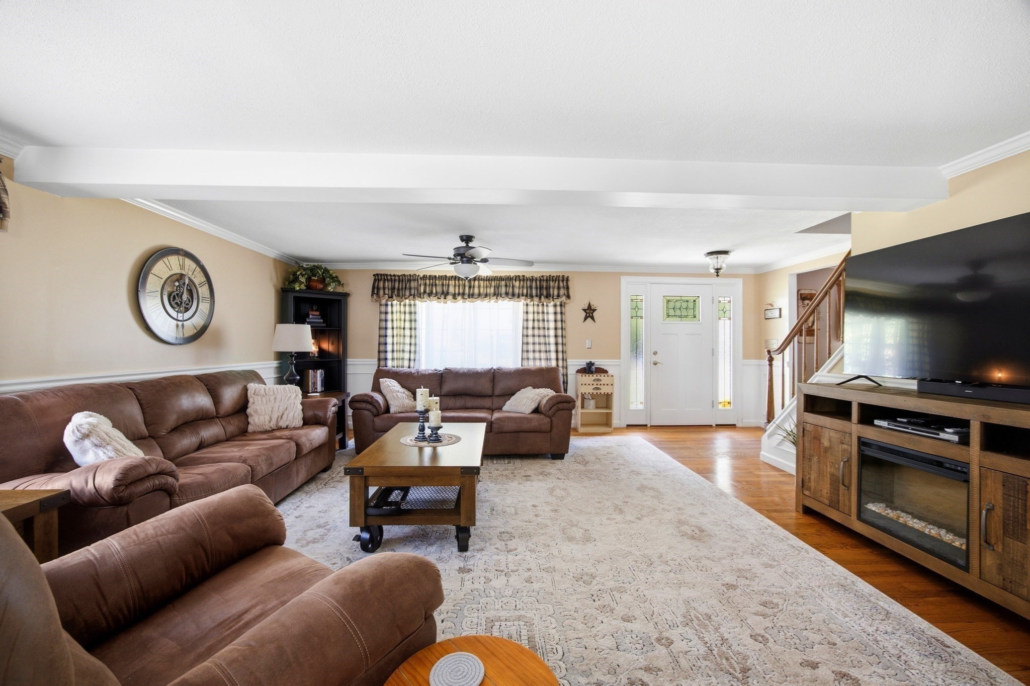 363 Loomis St Property Photo 17