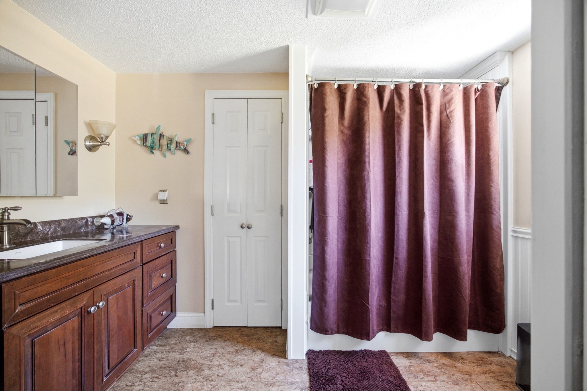 363 Loomis St Property Photo 25