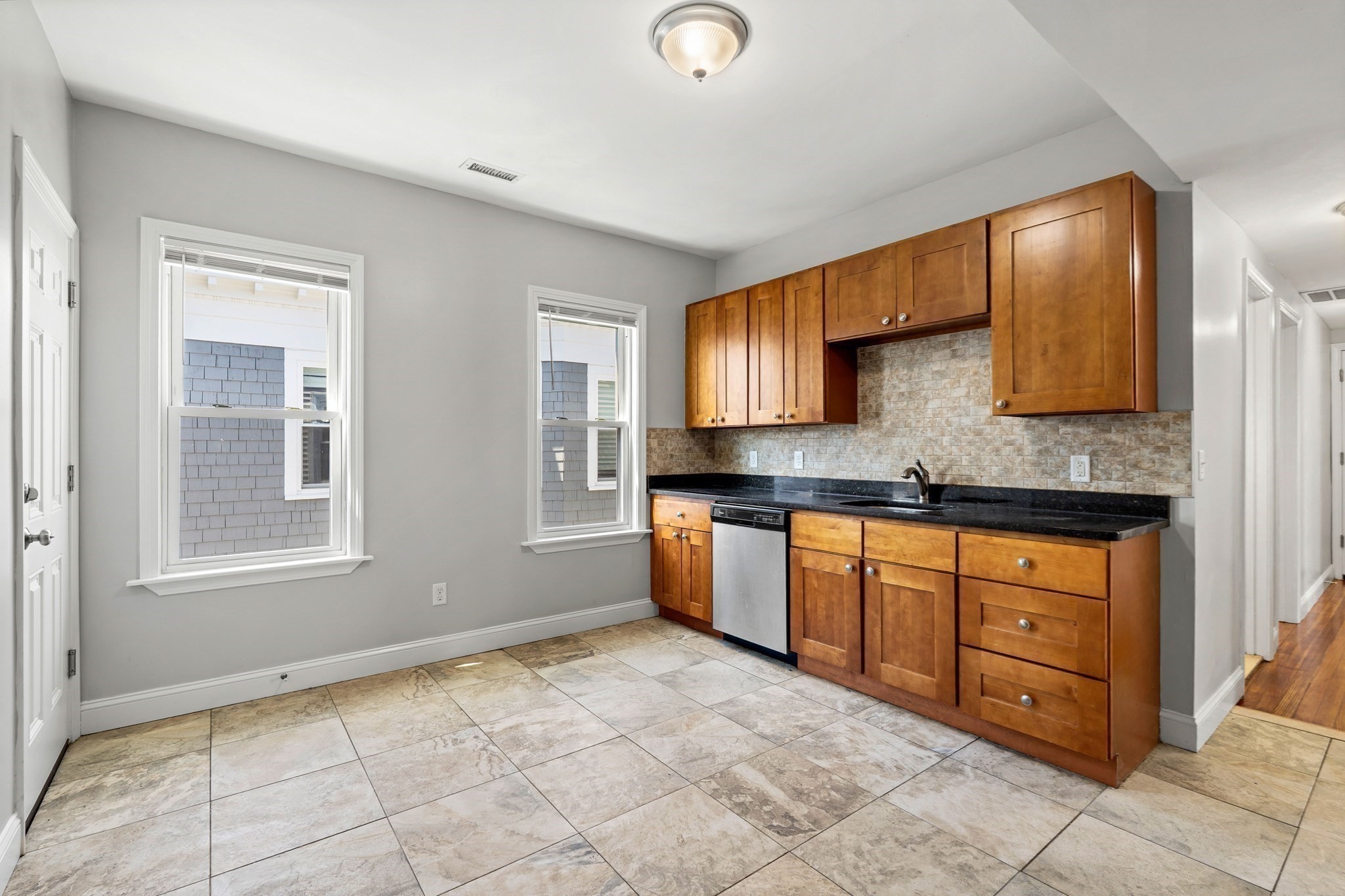 51 King St # 3 Property Photo 1