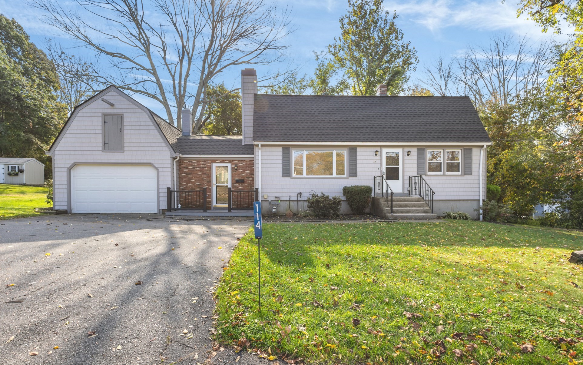 114 Valley Rd Property Photo 1