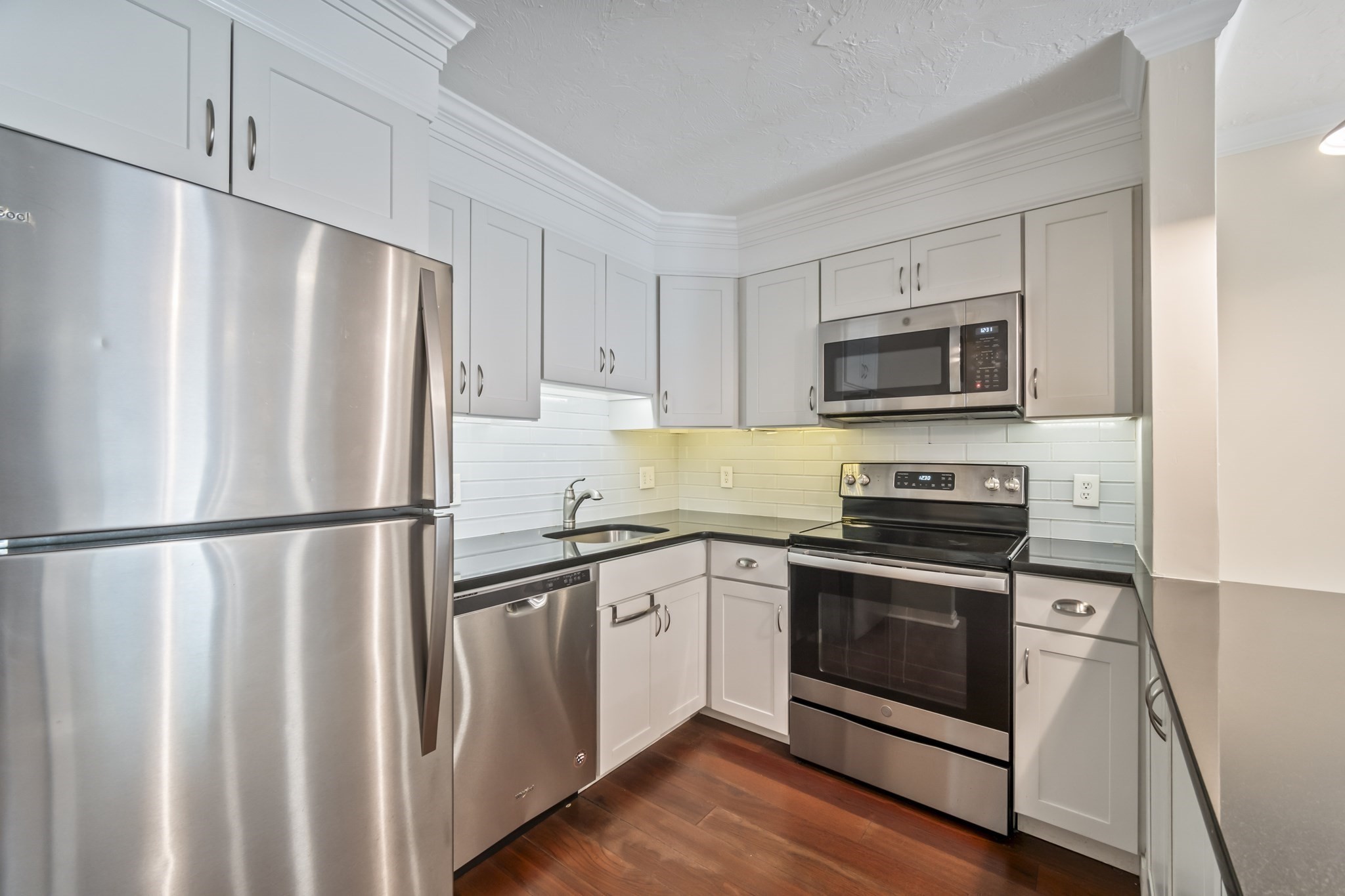 152 Quincy Shore Dr # 13 Property Photo 1