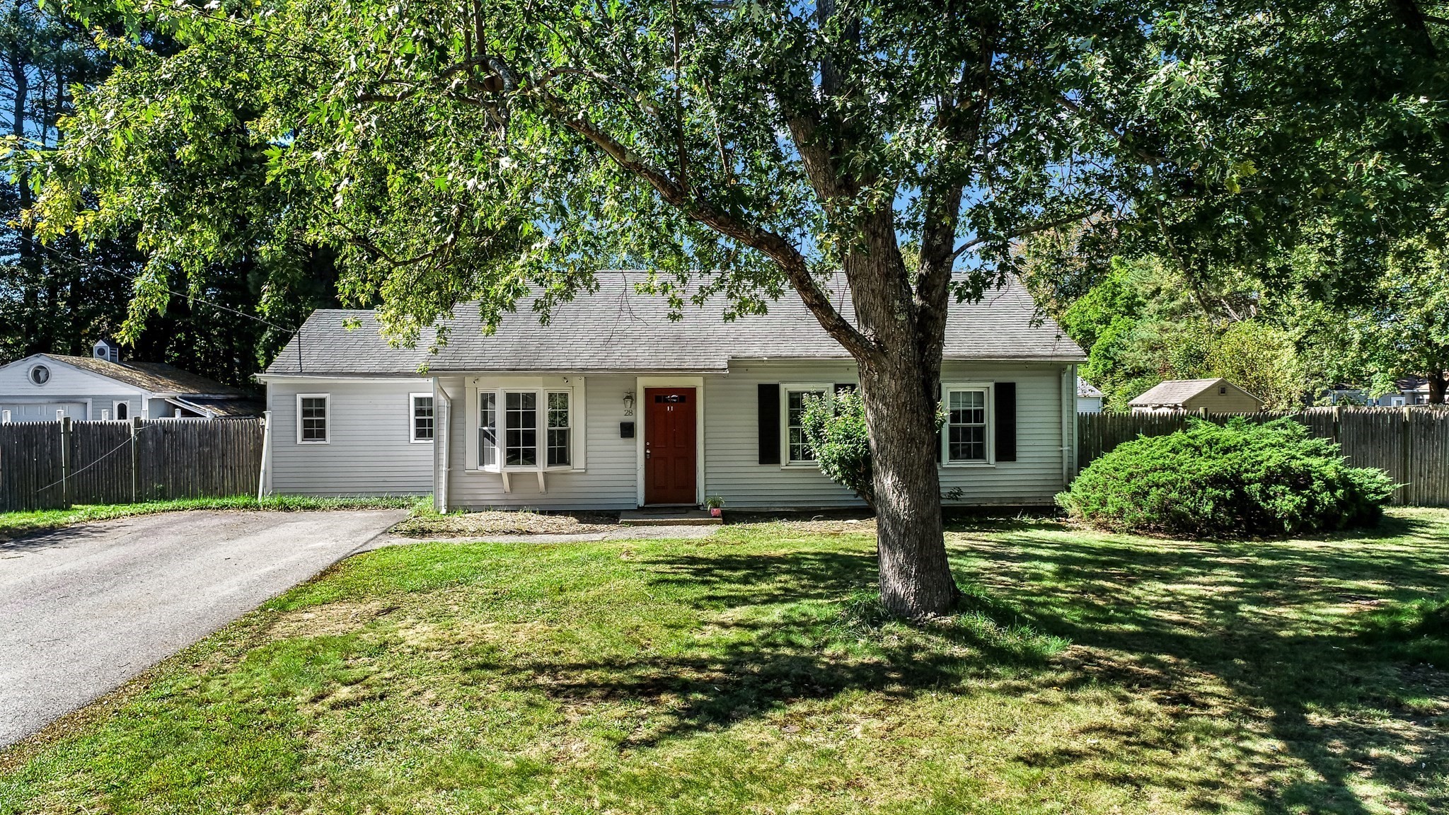 28 Hogg Memorial Dr Property Photo 1