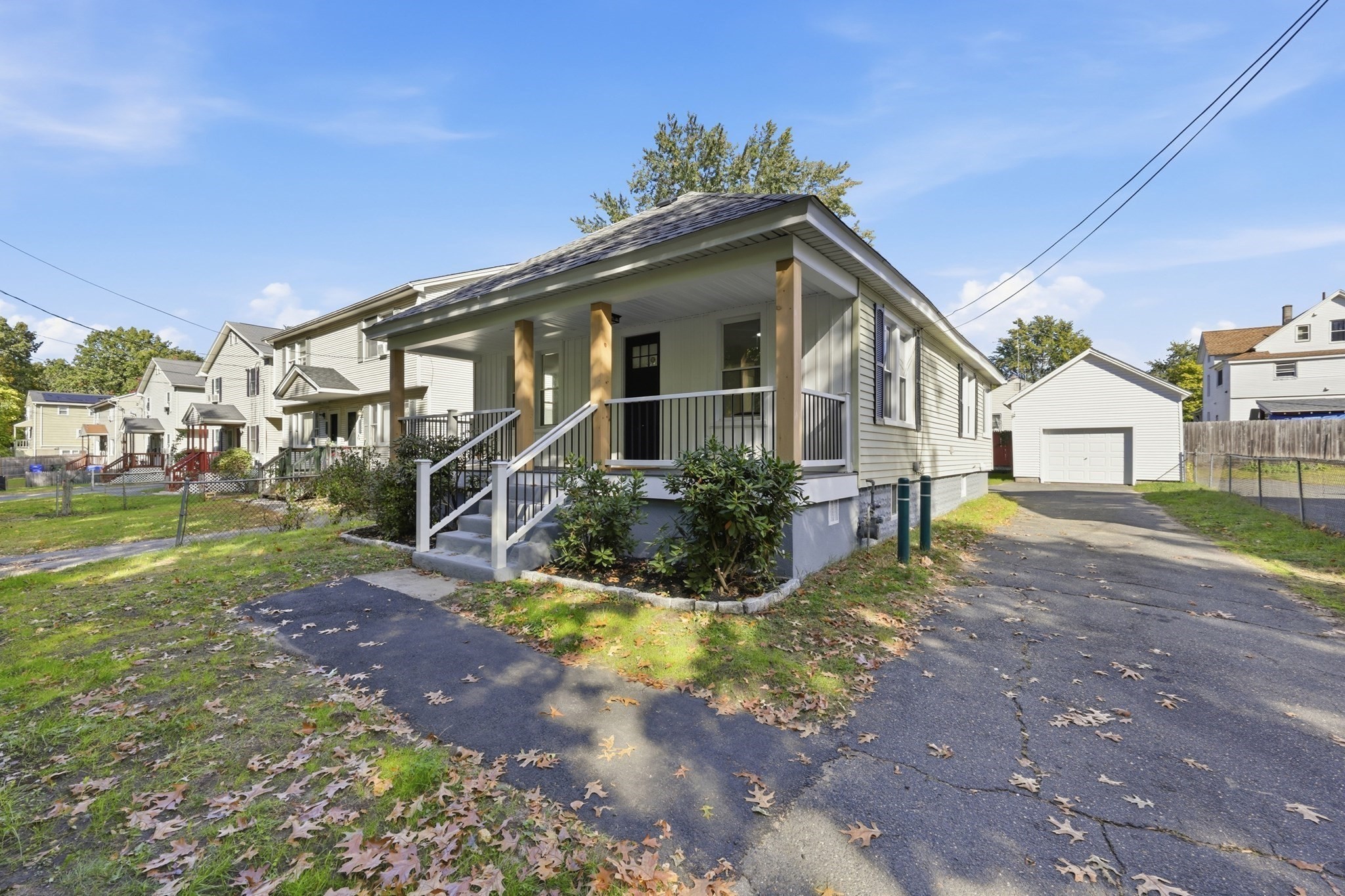 145 Moxon St Property Photo 3