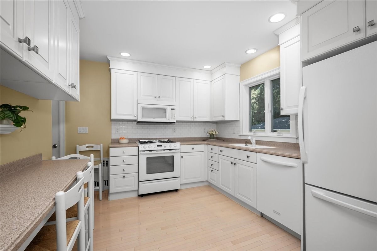 22 Vassar St Property Photo 9