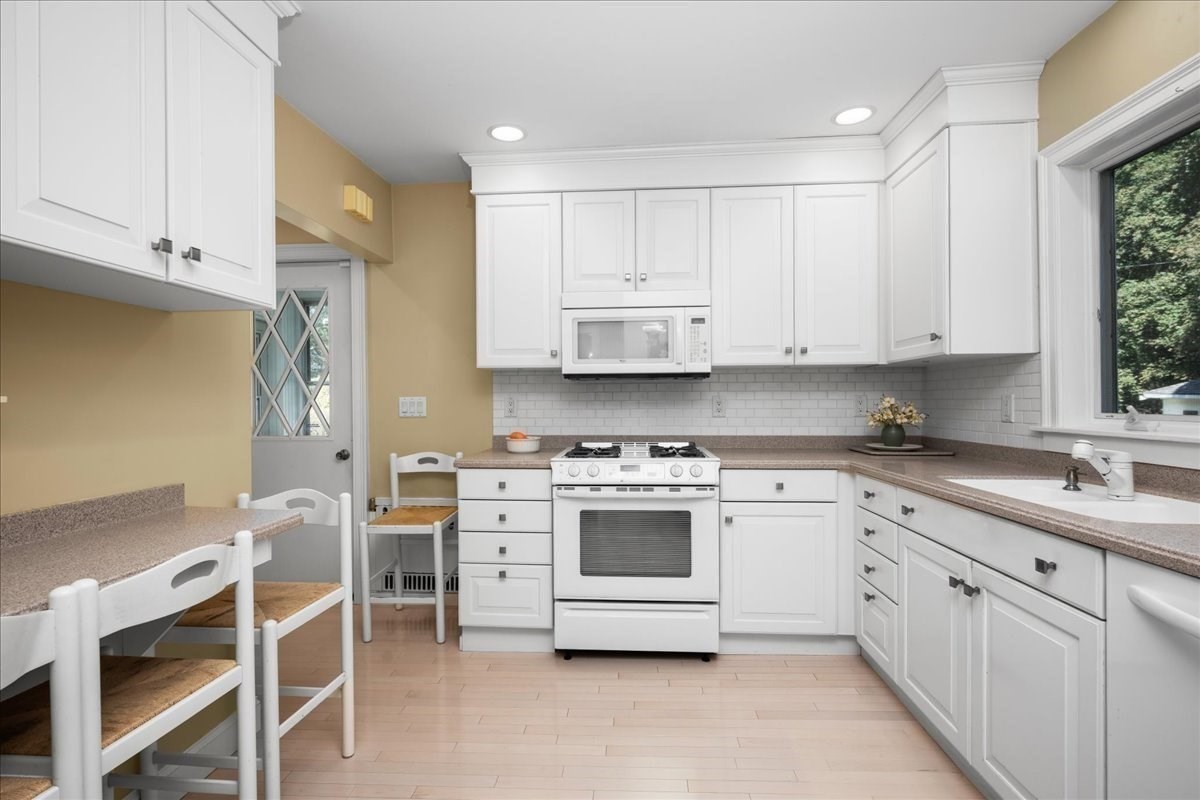 22 Vassar St Property Photo 10
