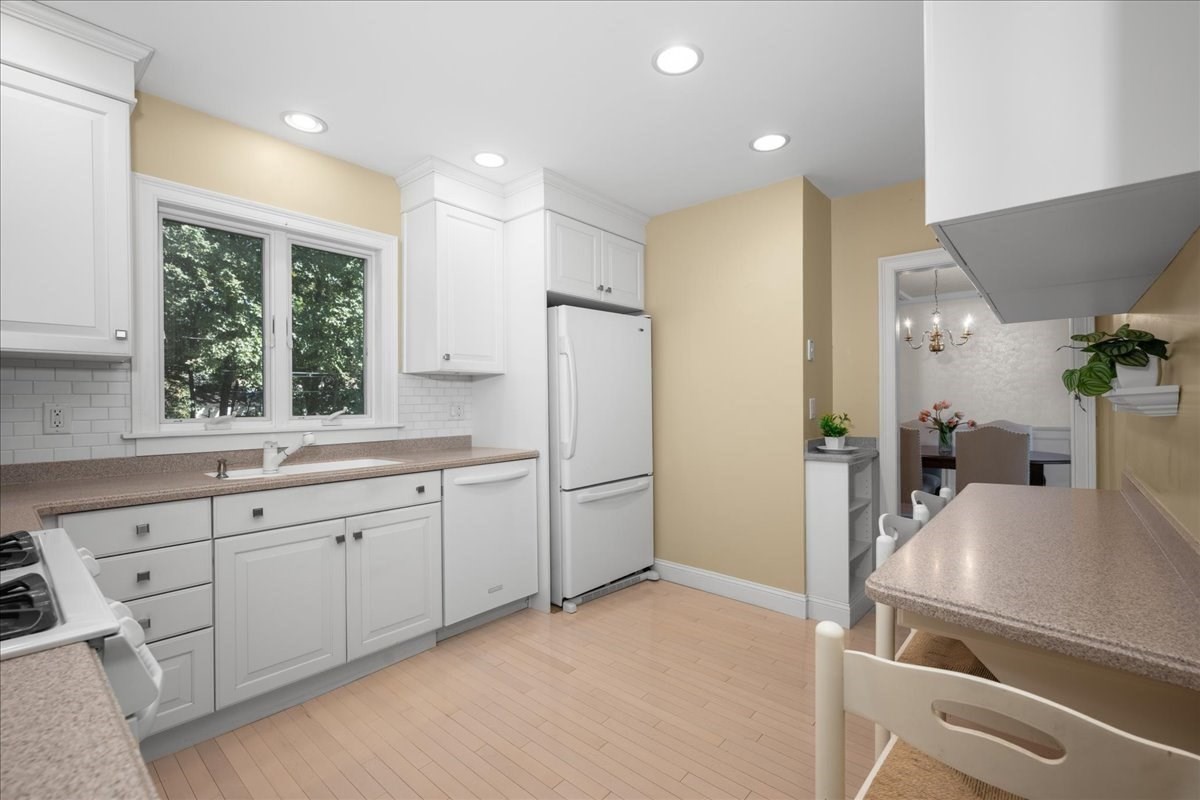 22 Vassar St Property Photo 11