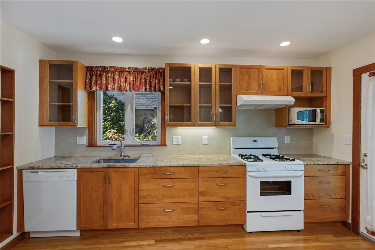 79 Menotomy Rd Property Photo 4