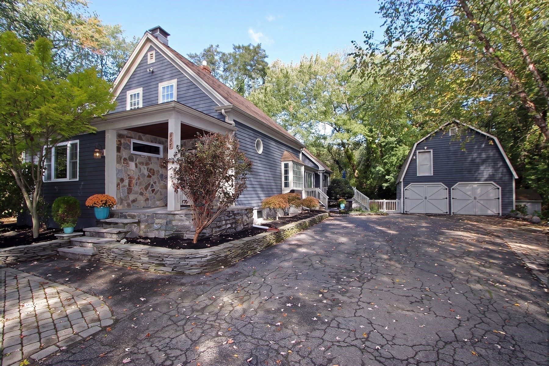 427 Bedford Street Property Photo 1