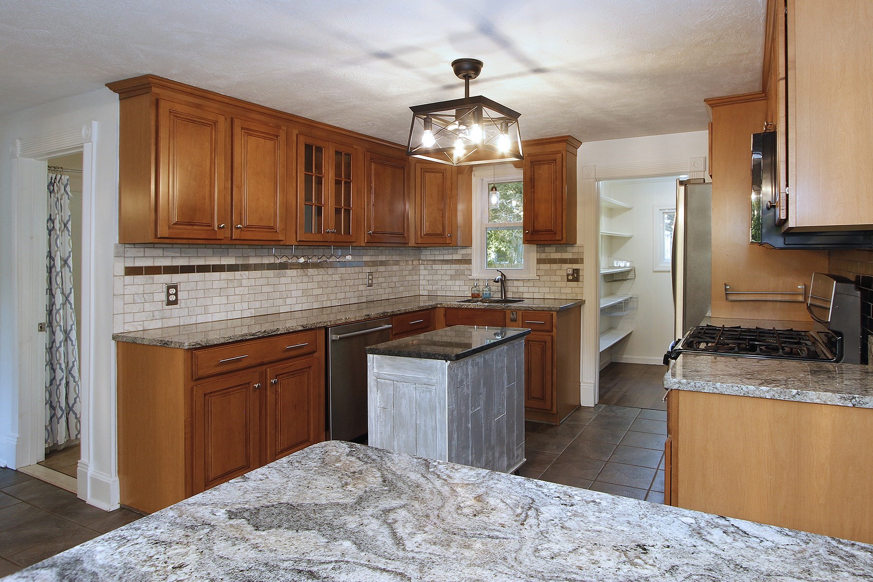 427 Bedford Street Property Photo 8