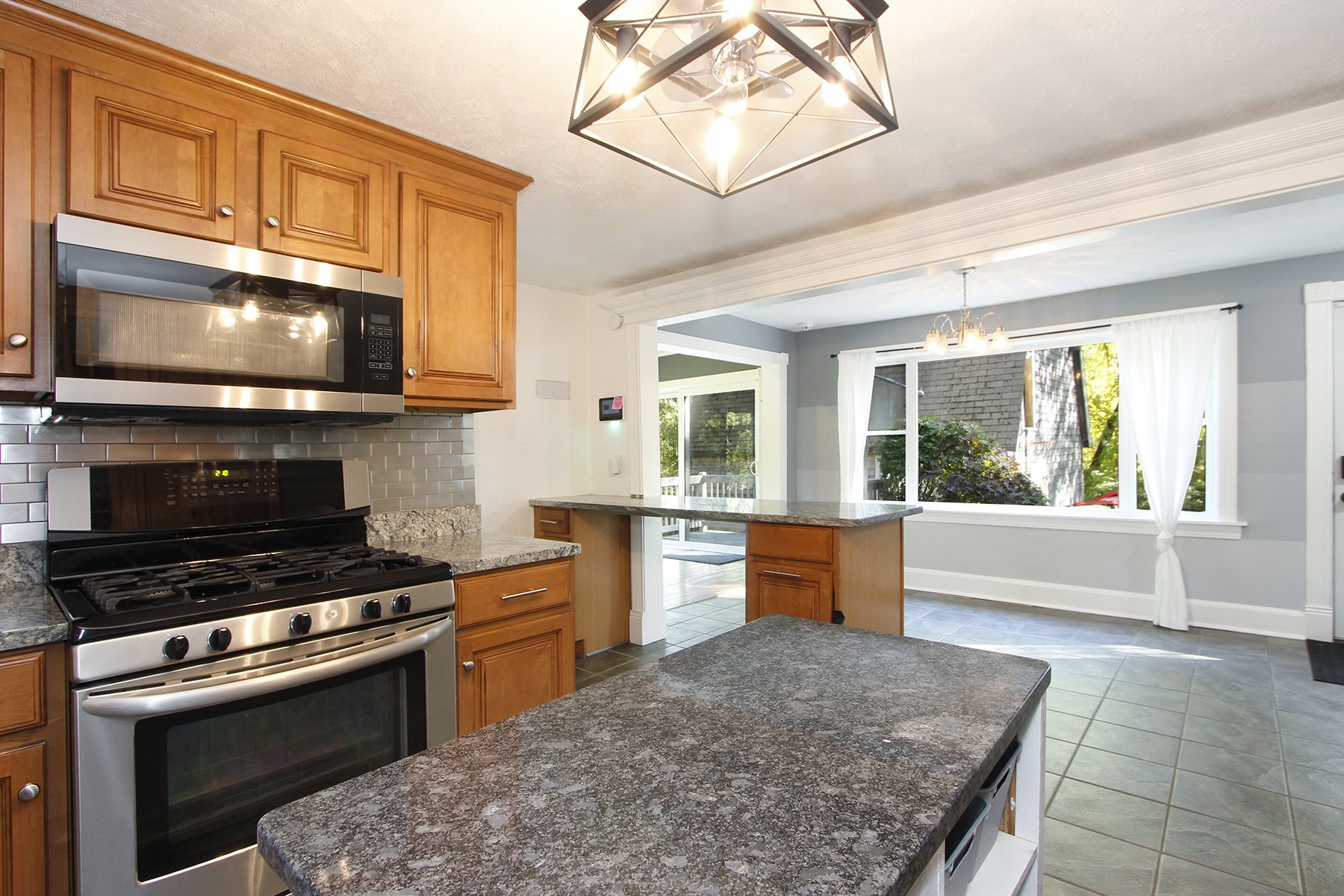 427 Bedford Street Property Photo 9