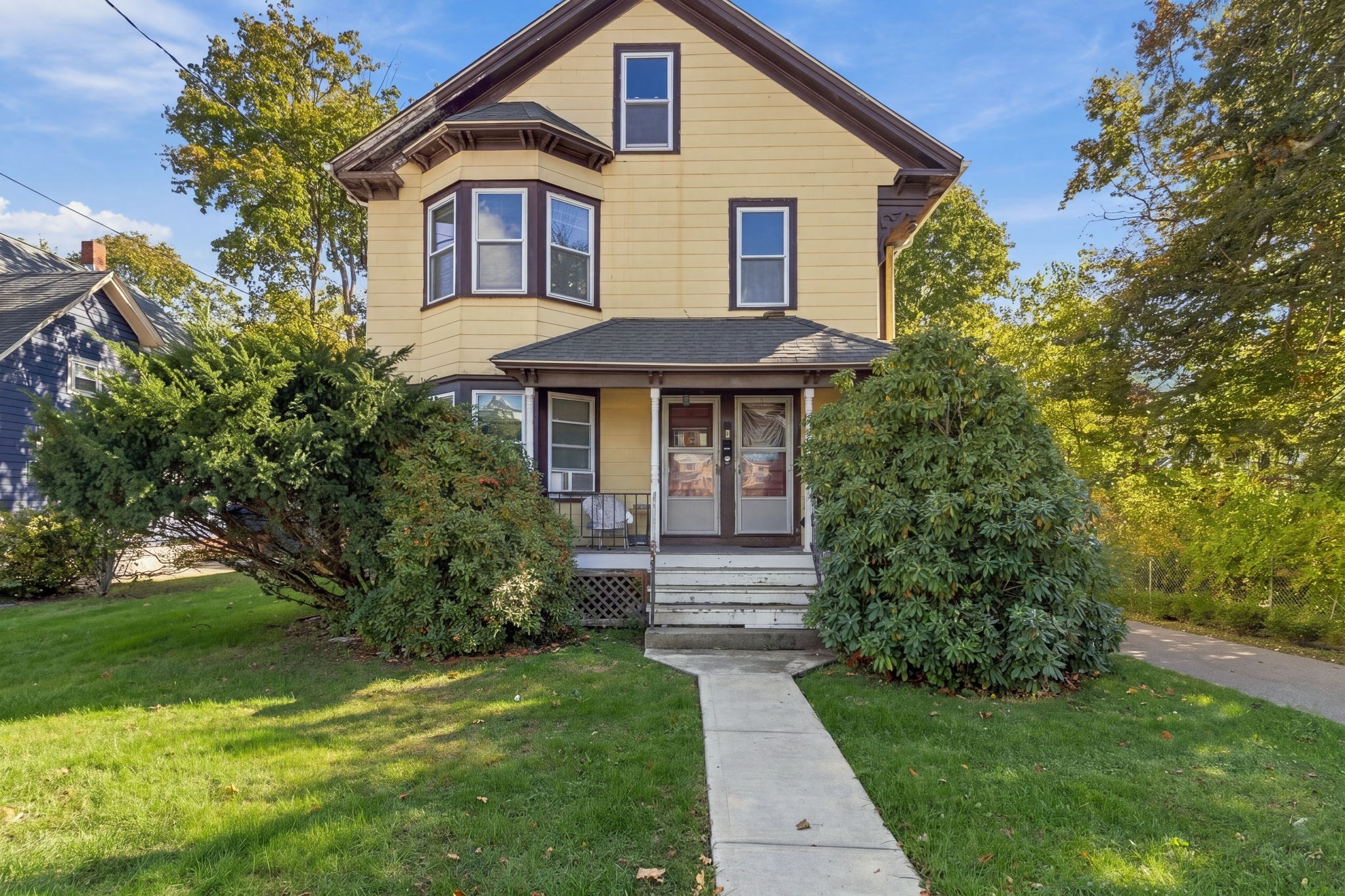562 Newport Ave Property Photo 1