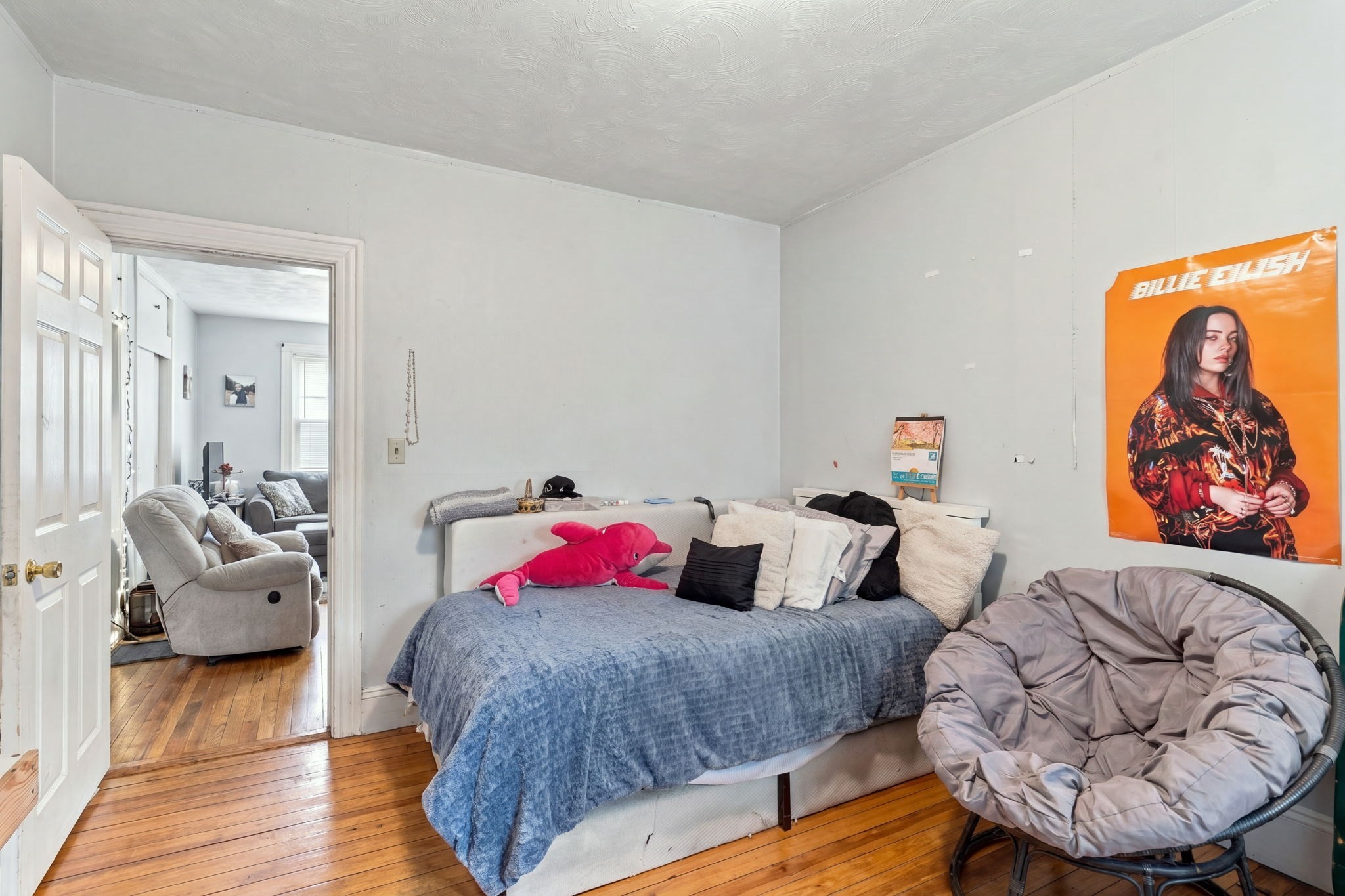 562 Newport Ave Property Photo 10