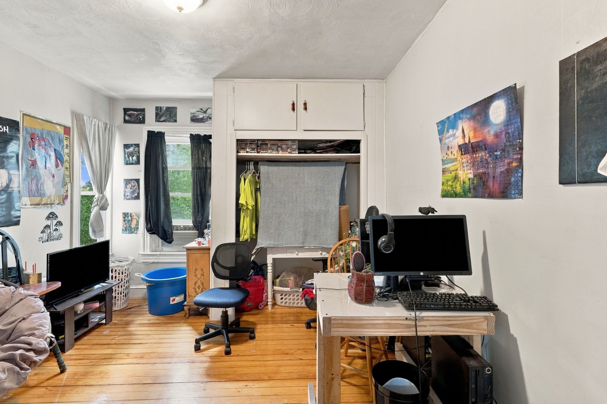 562 Newport Ave Property Photo 11