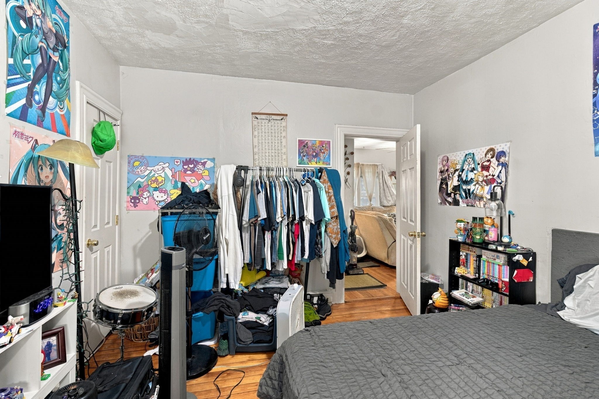 562 Newport Ave Property Photo 14