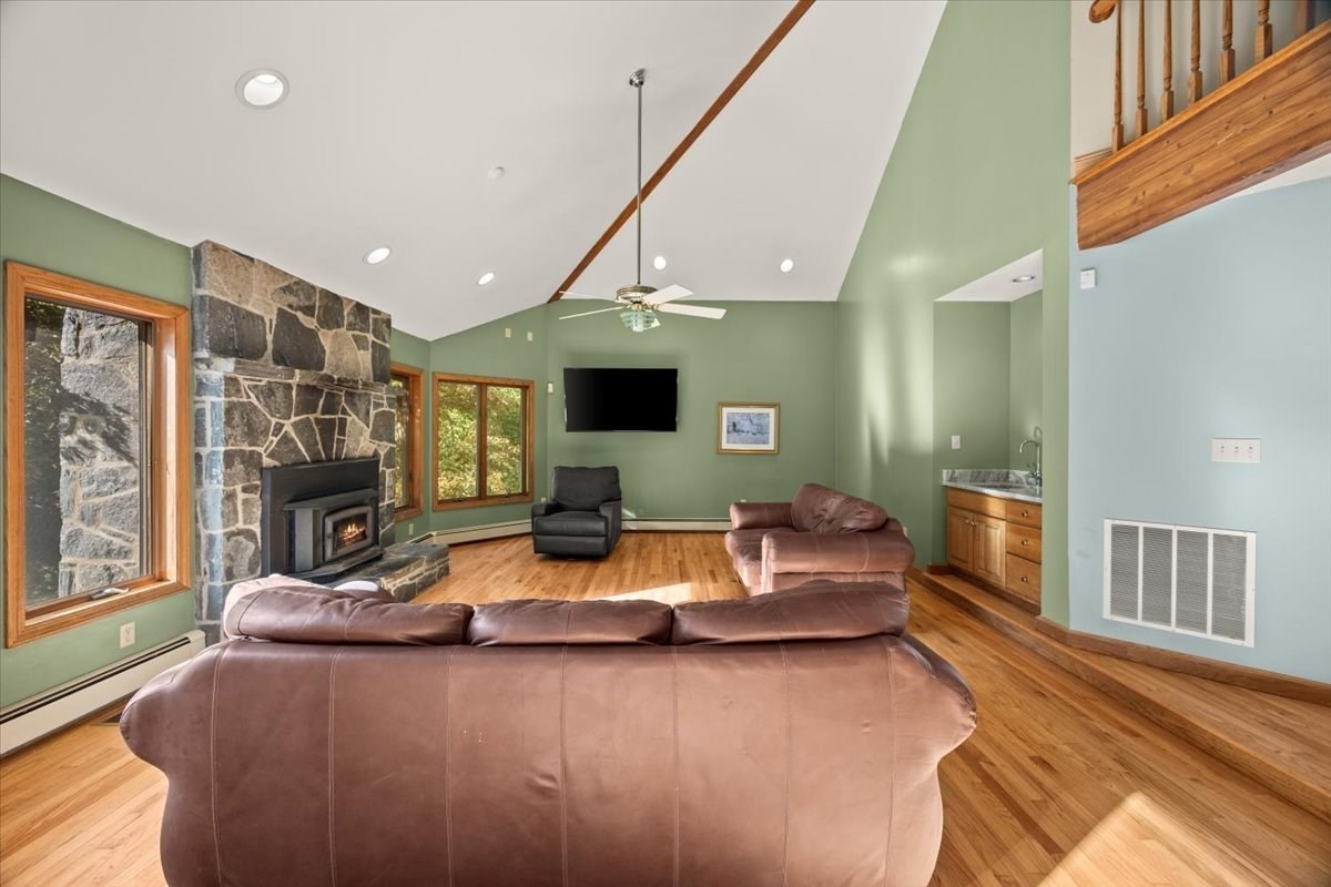 38 Purchase St Property Photo 13