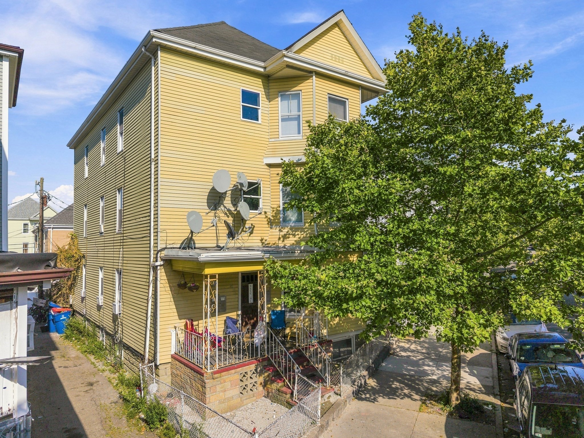 866 Brock Ave Property Photo 1