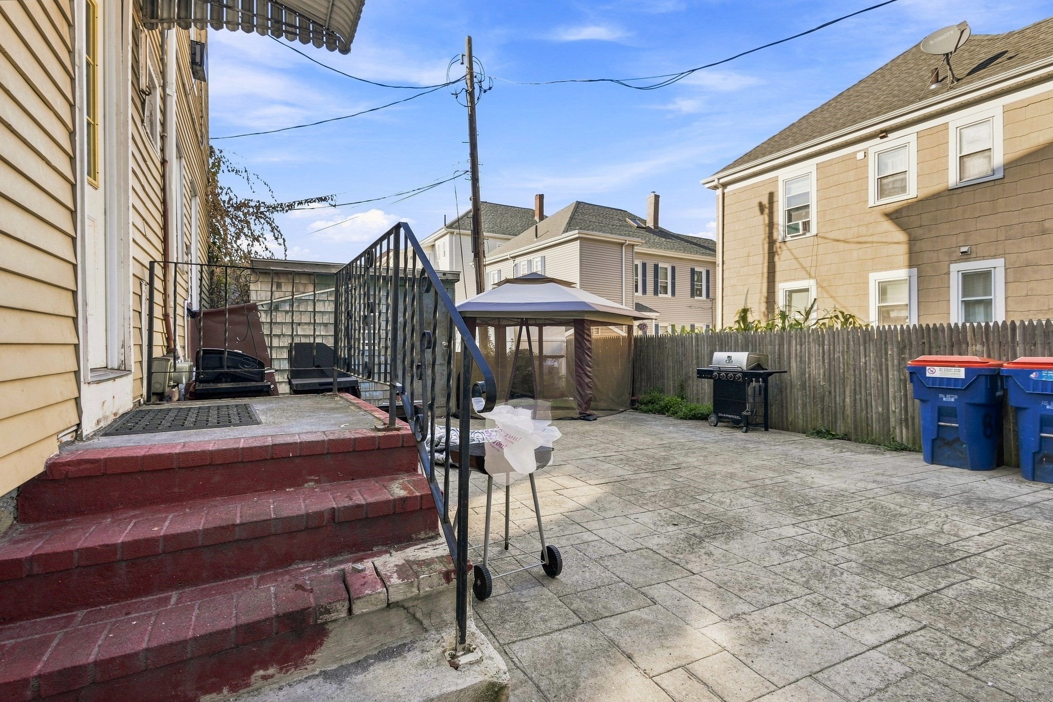 866 Brock Ave Property Photo 3