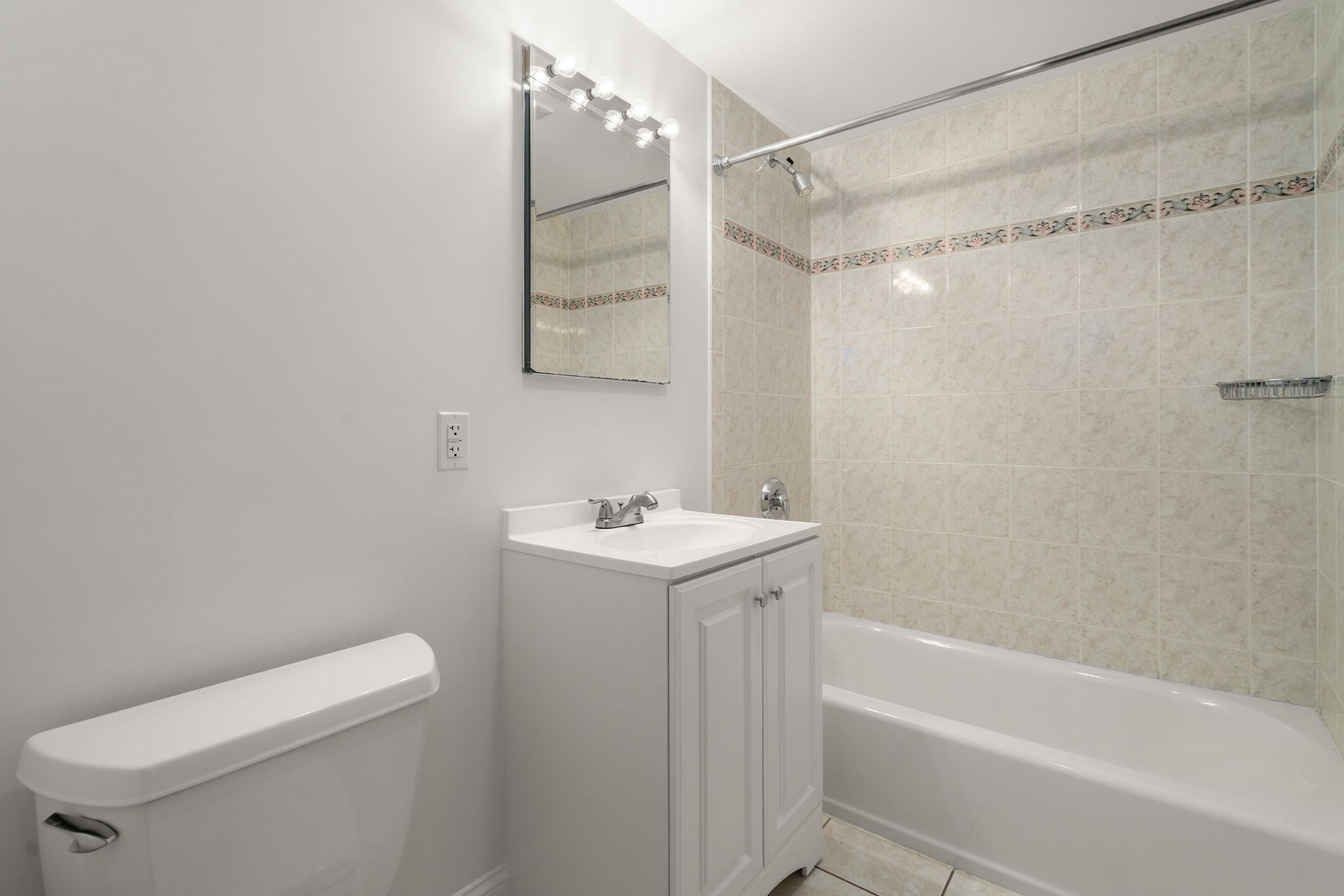 41 Centre St # 204 Property Photo 8