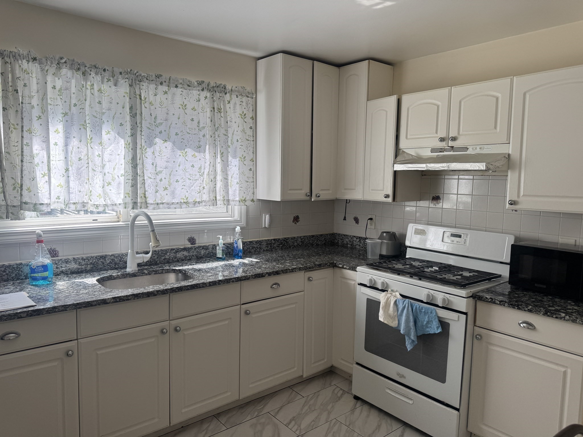 5 Gilman Ter Property Photo 6