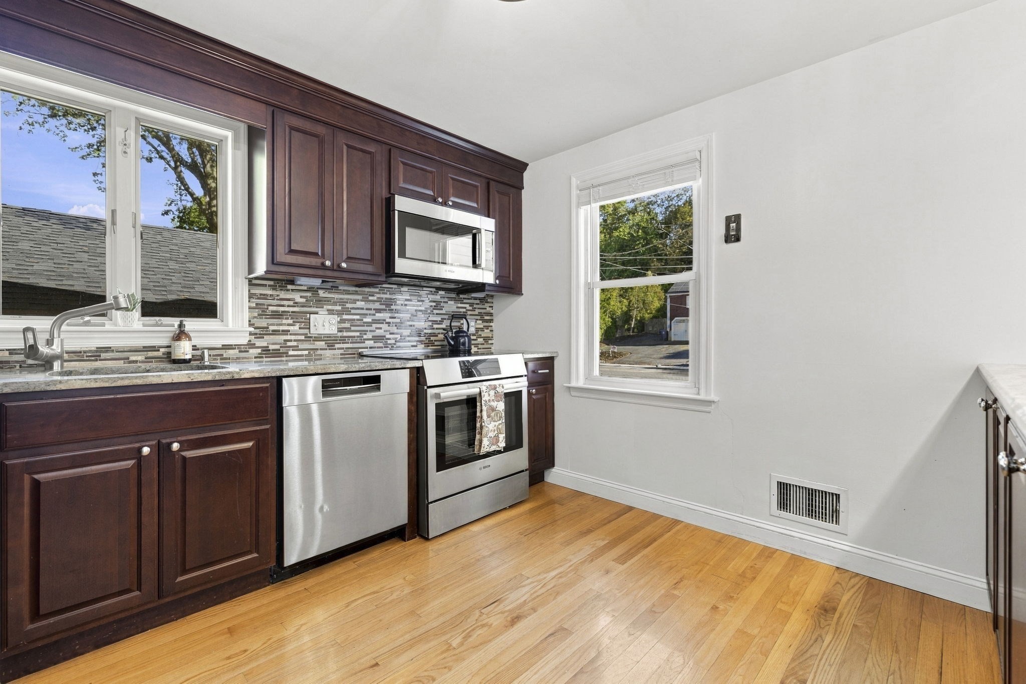344 West Street Property Photo 6