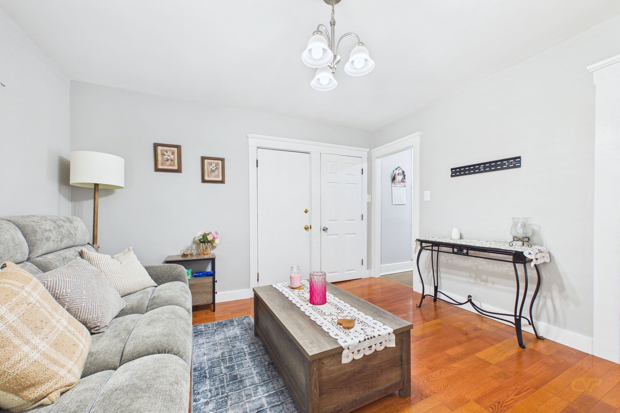 166 Blackmer St Property Photo 6