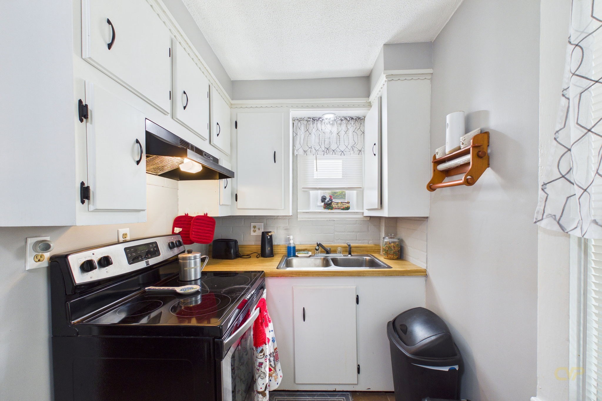 166 Blackmer St Property Photo 14