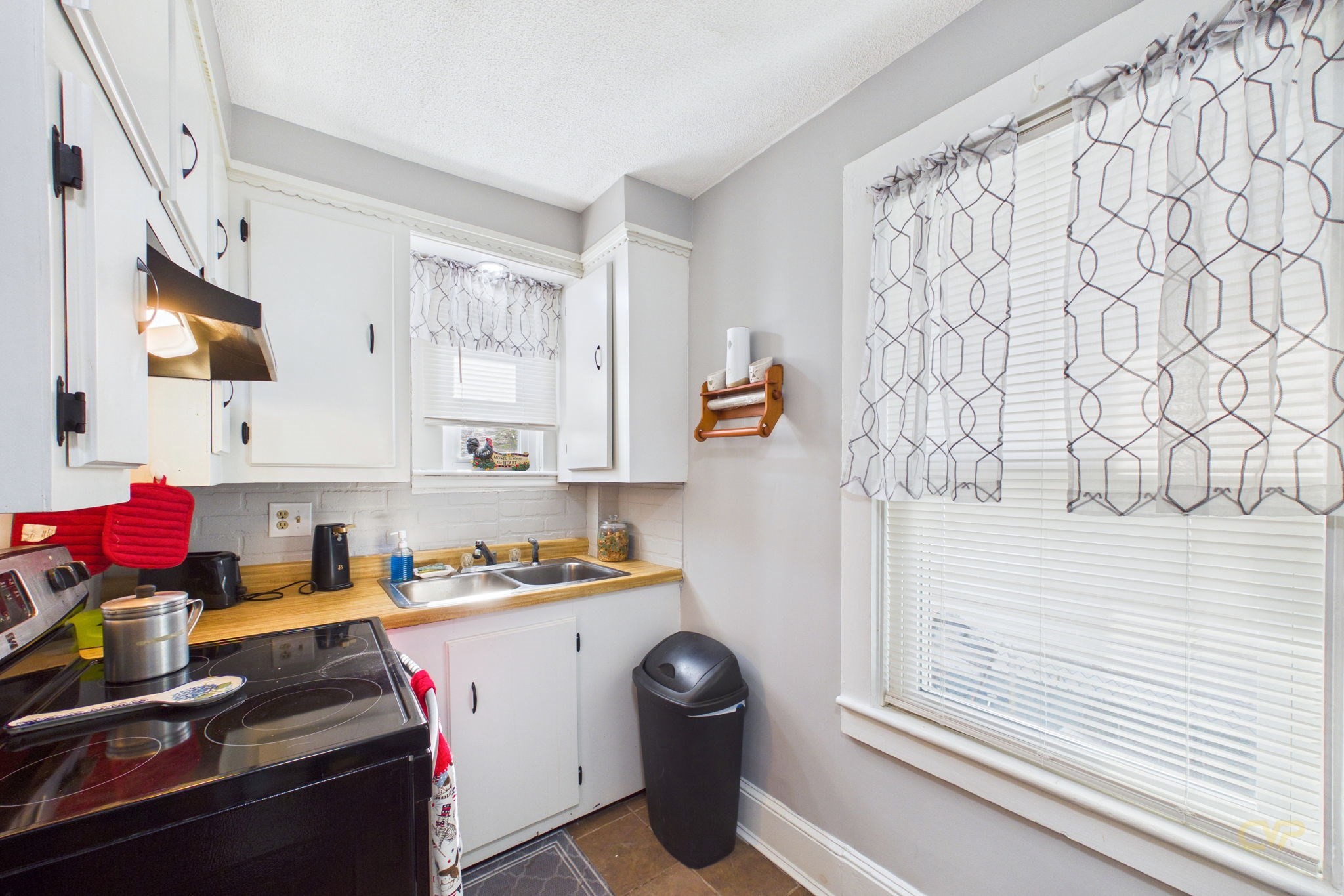 166 Blackmer St Property Photo 15