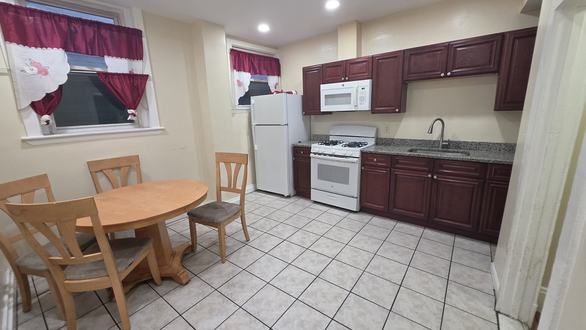 26 Beacon Hill Ave # 1 Property Photo 1