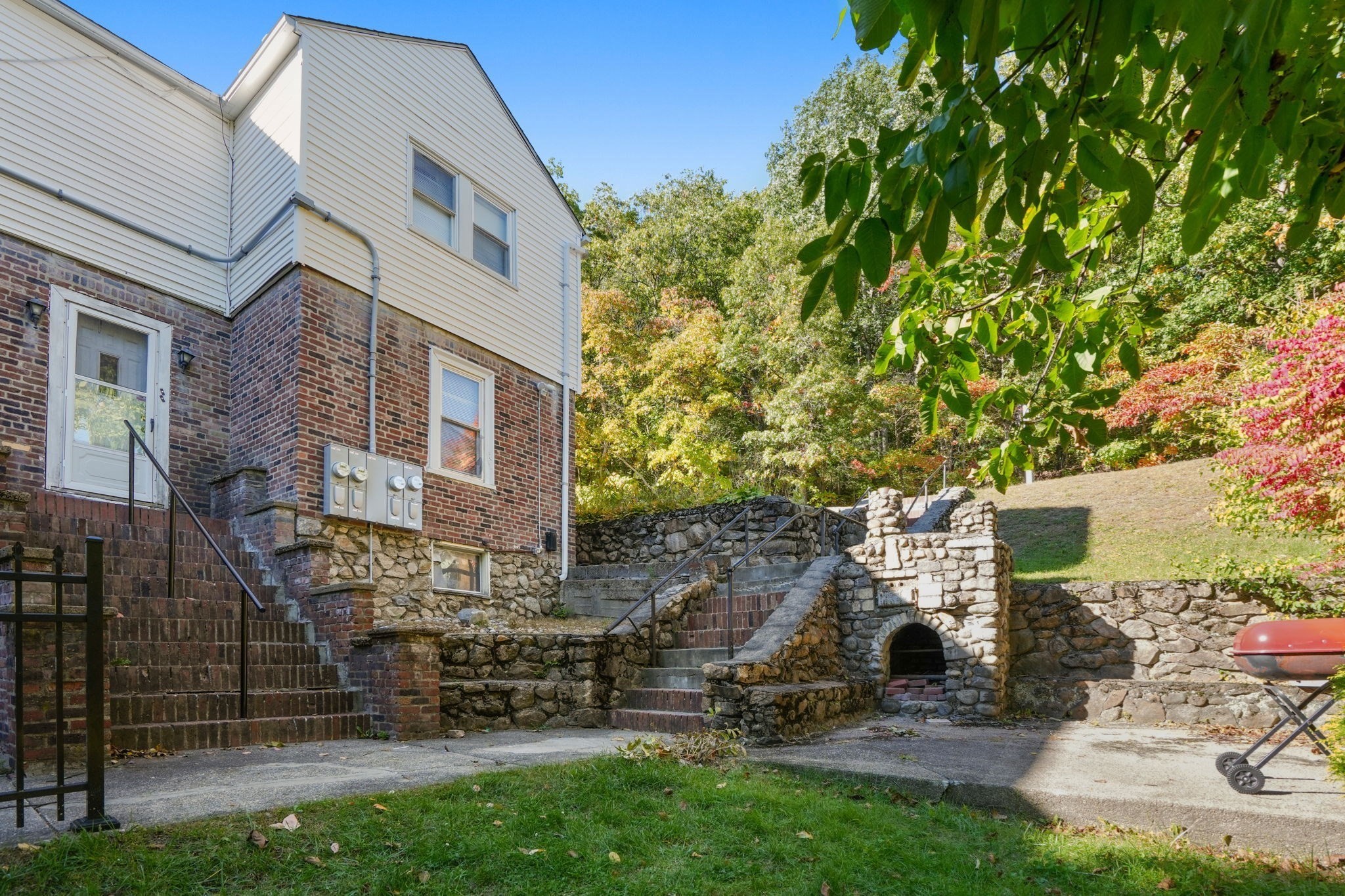 8-3 Chilmark Property Photo 3