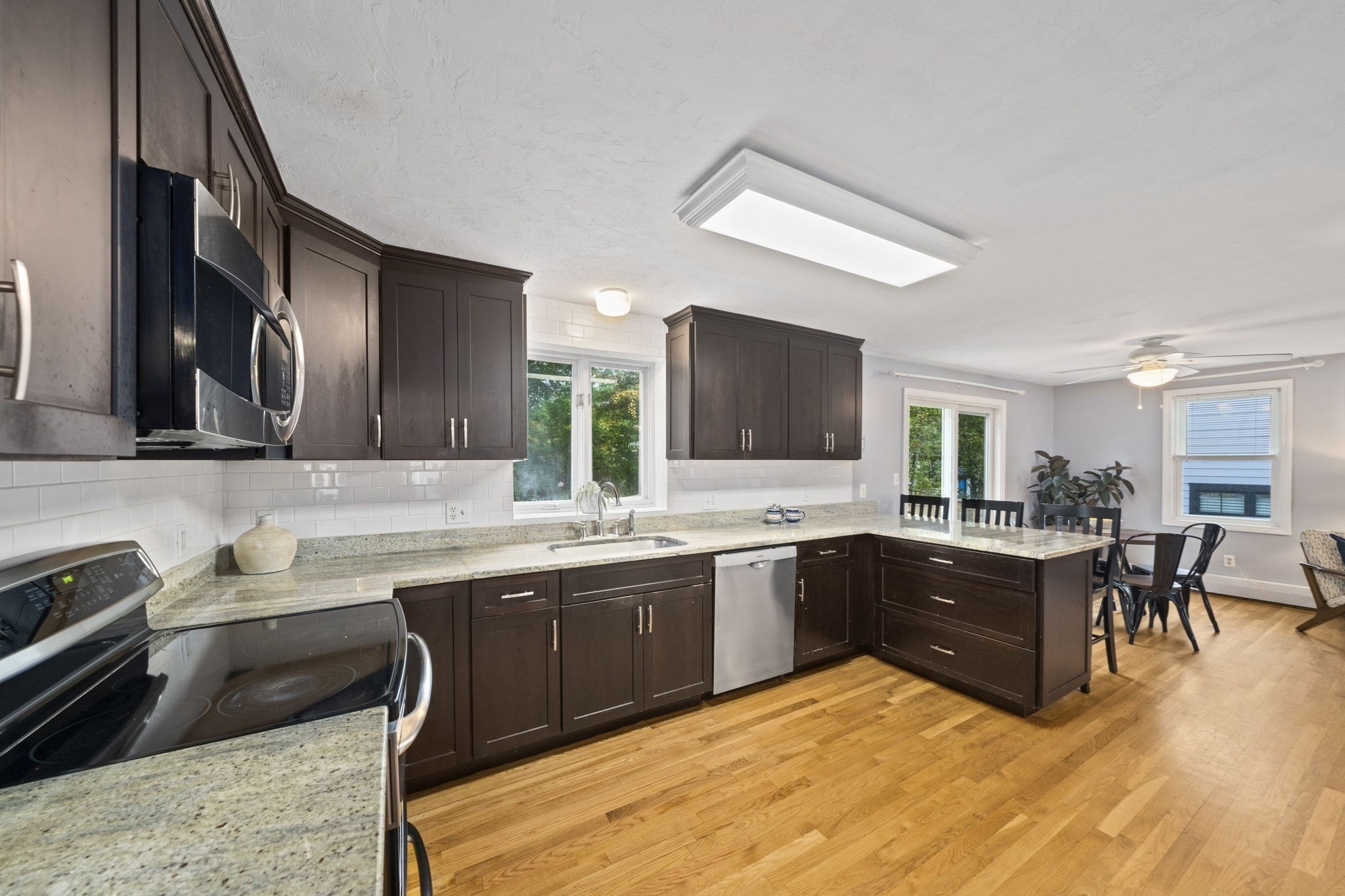 16 Beverly St Property Photo 1