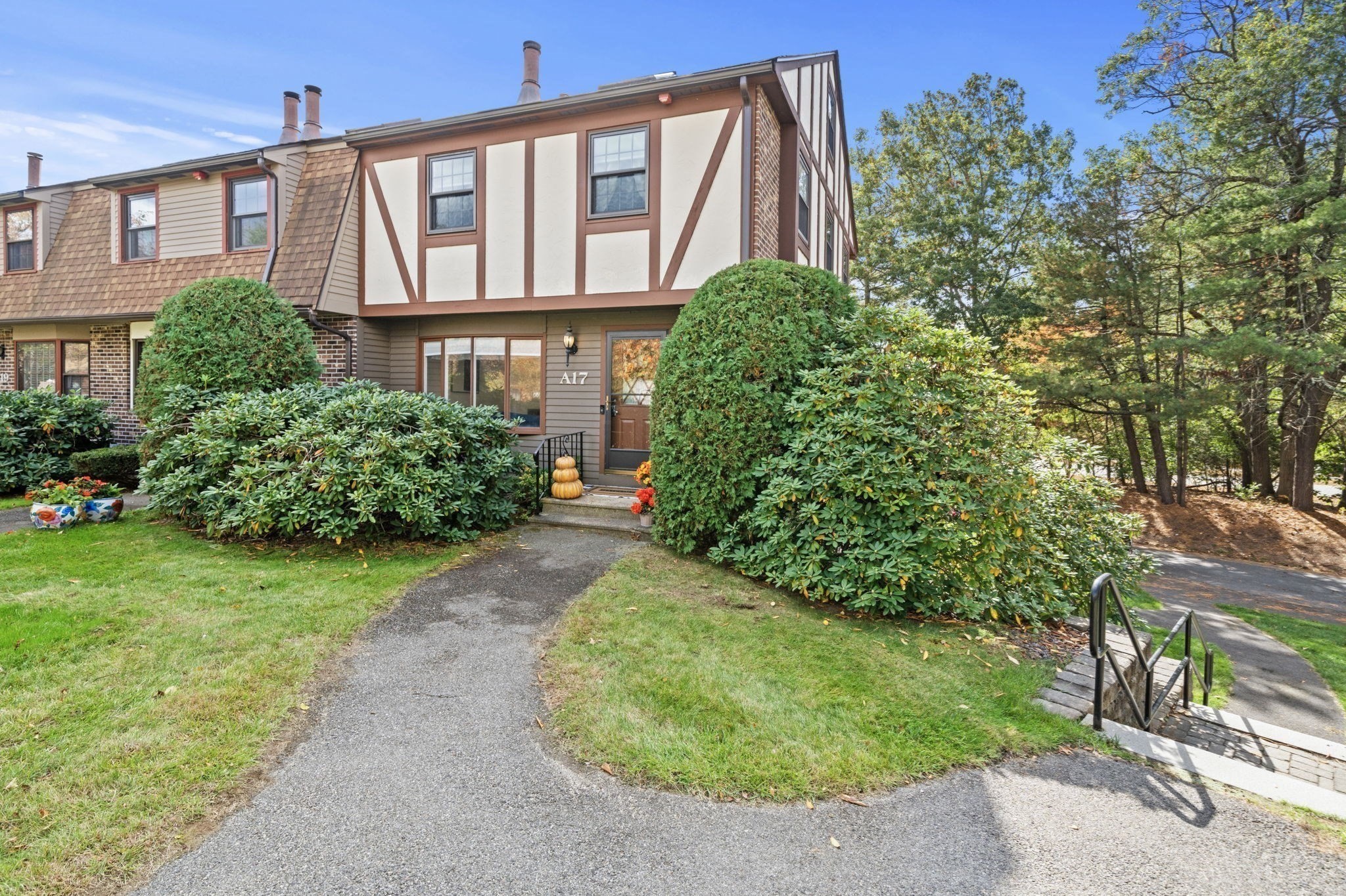 17 Scotty Hollow Dr # A Property Photo 1