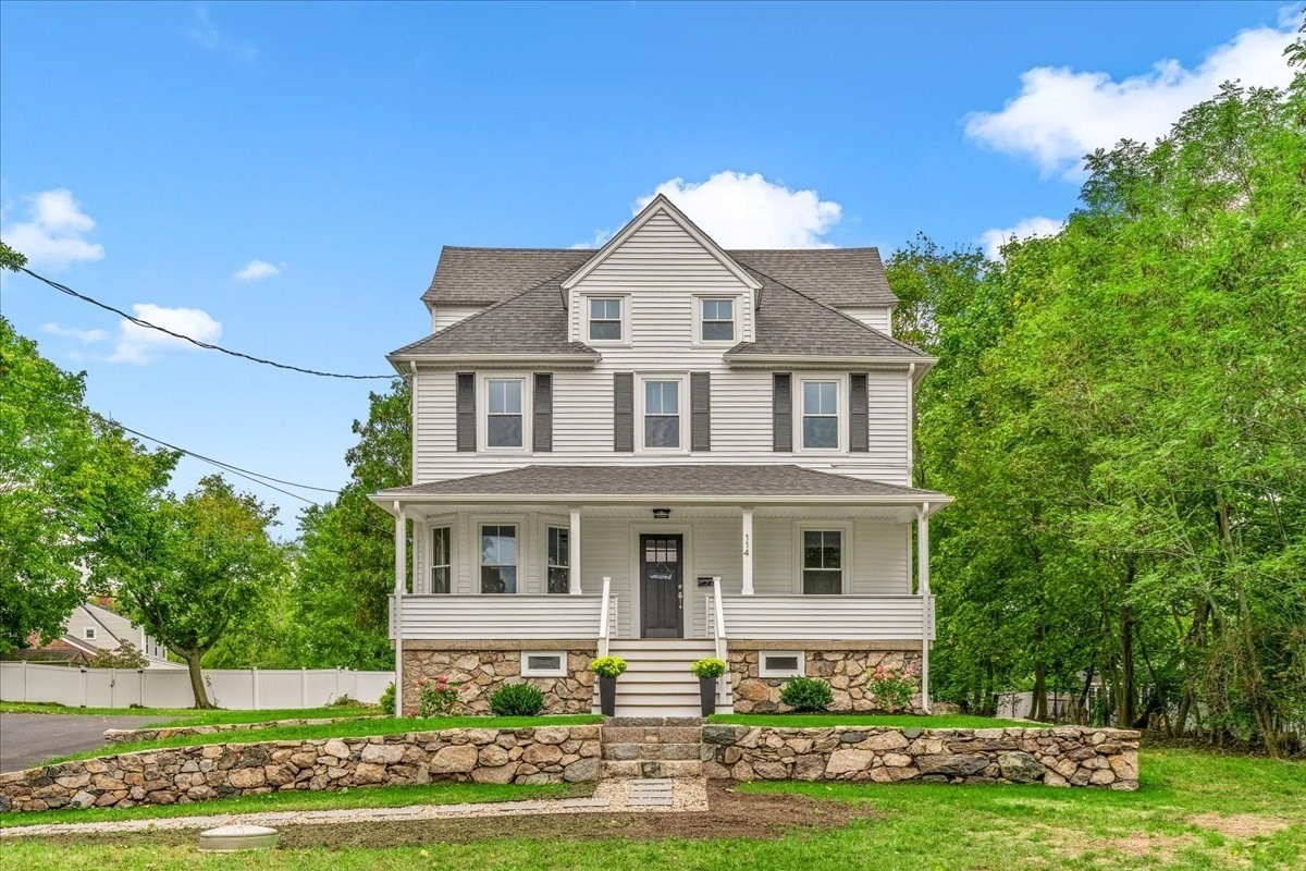114 Hull St Property Photo 1
