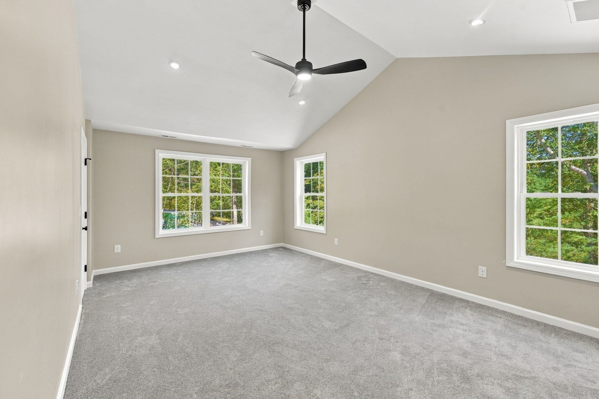 18 Elaine Dr Property Photo 13
