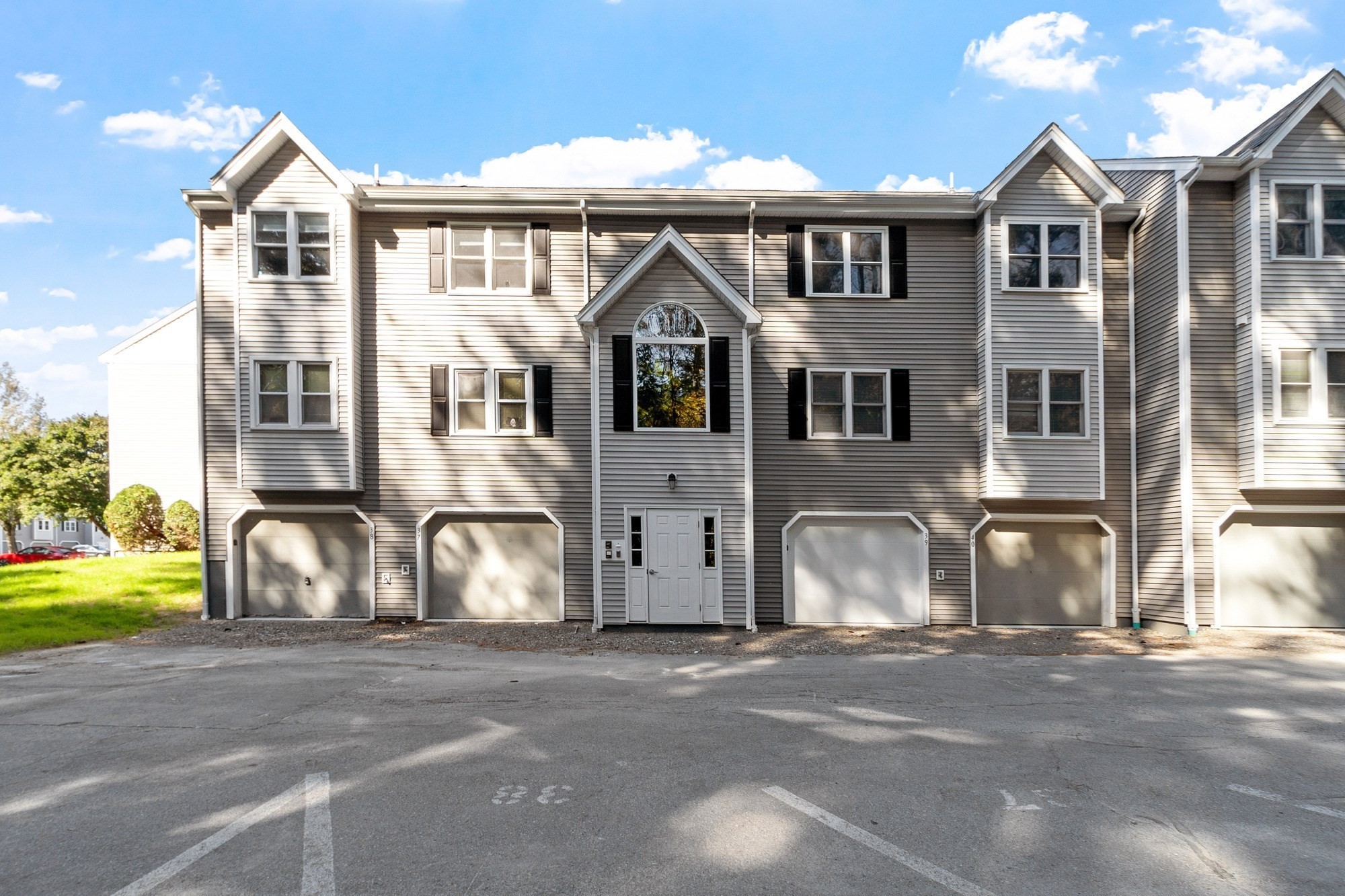74 Tennis Plaza Rd # 40 Property Photo 1