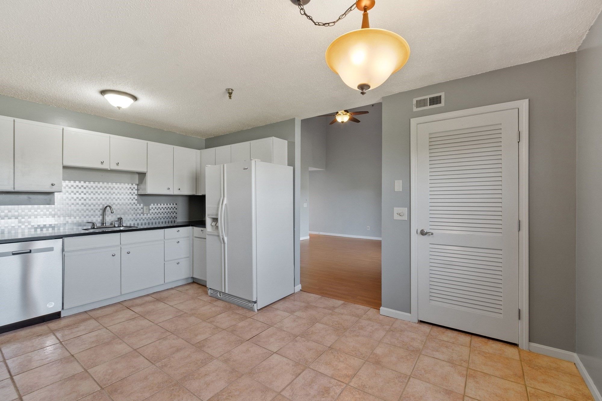74 Tennis Plaza Rd # 40 Property Photo 8