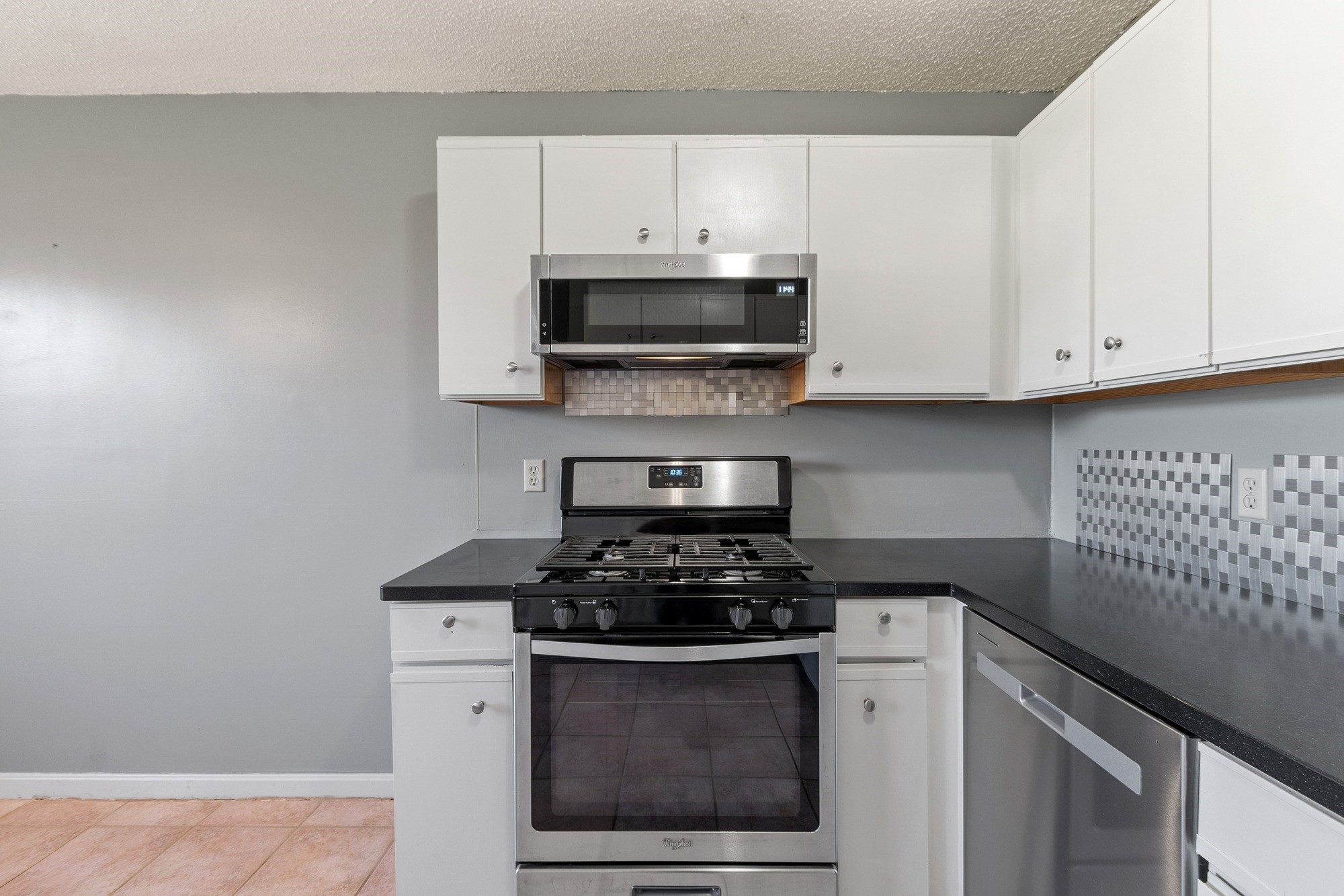 74 Tennis Plaza Rd # 40 Property Photo 11