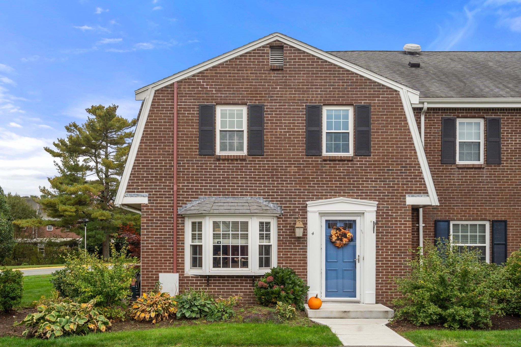 4 Jennifer Ln # 4 Property Photo 1