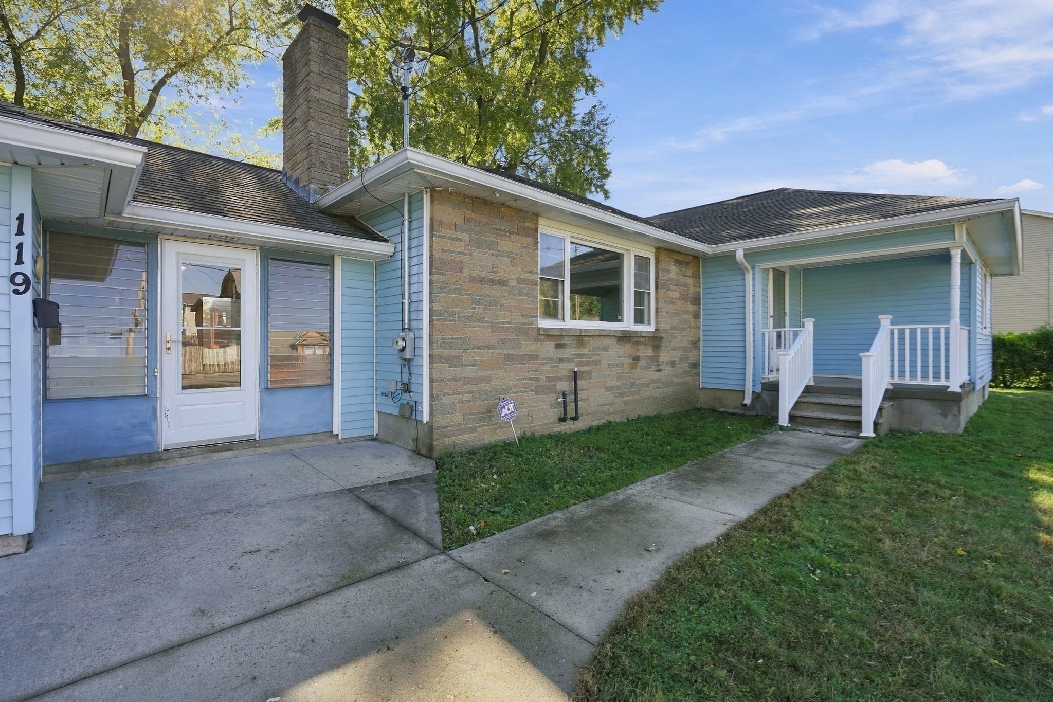 119 Clarendon Ave Property Photo 3