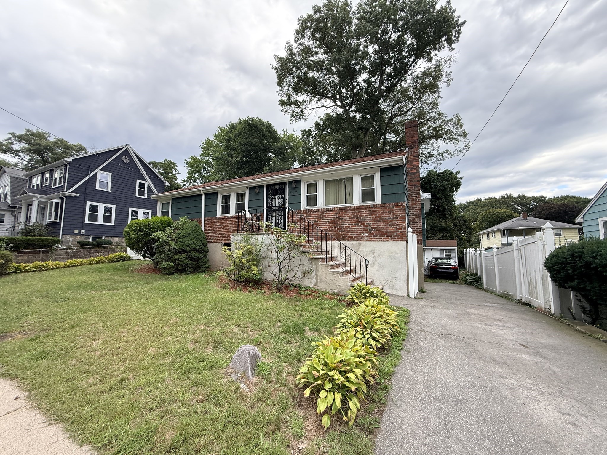 242 Itasca Street Property Photo 2