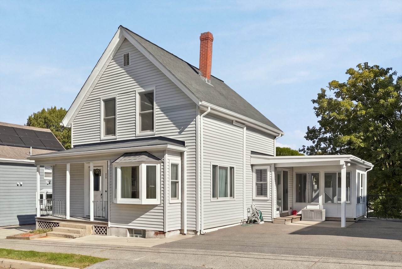 58 Webster St Property Photo 1