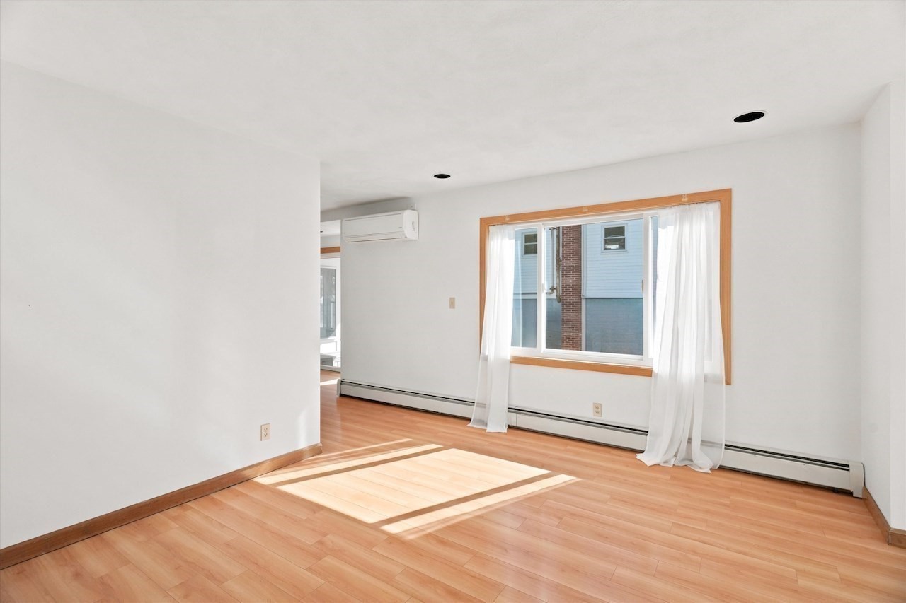 58 Webster St Property Photo 6