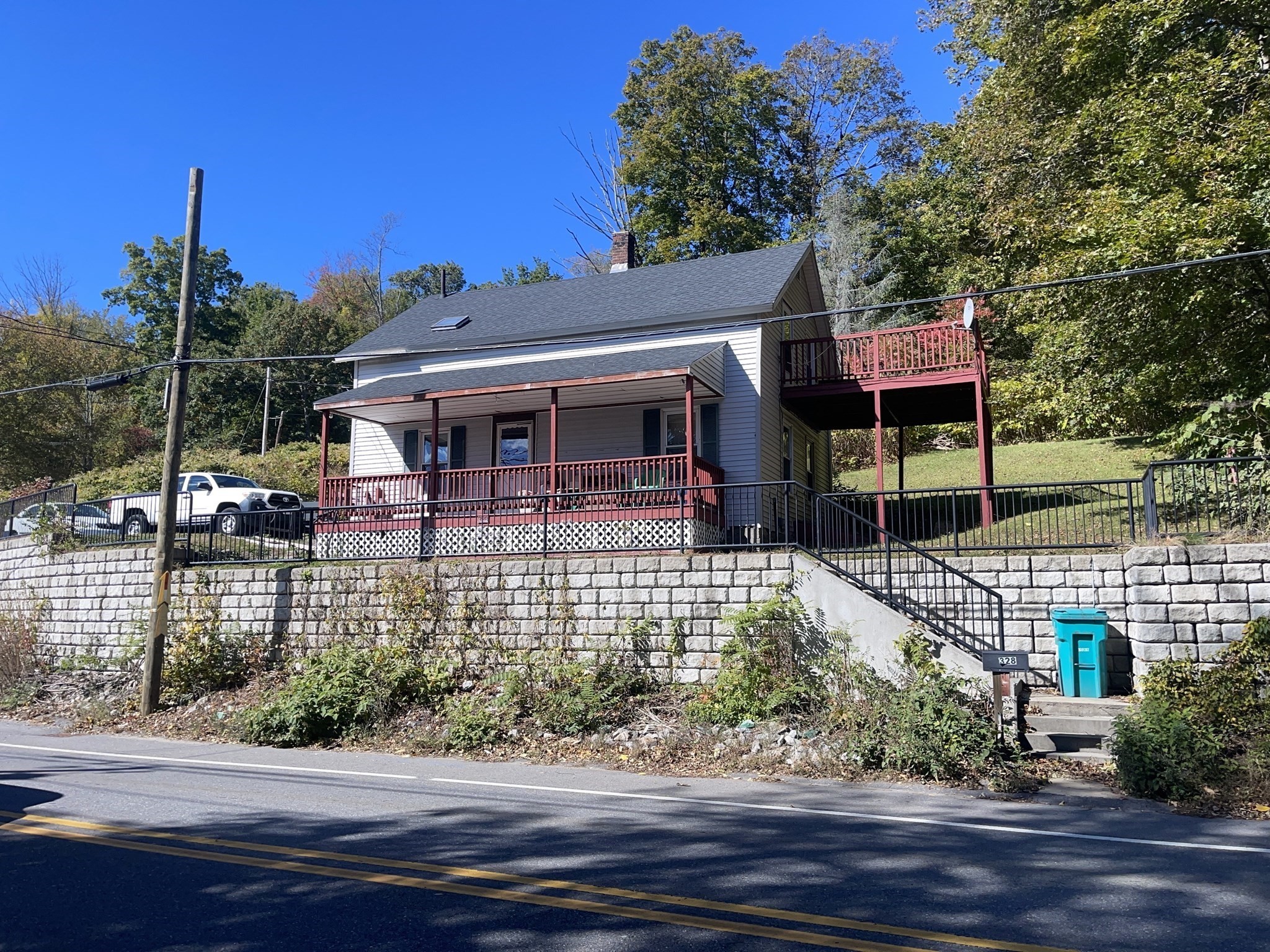 328 Main St Property Photo 1