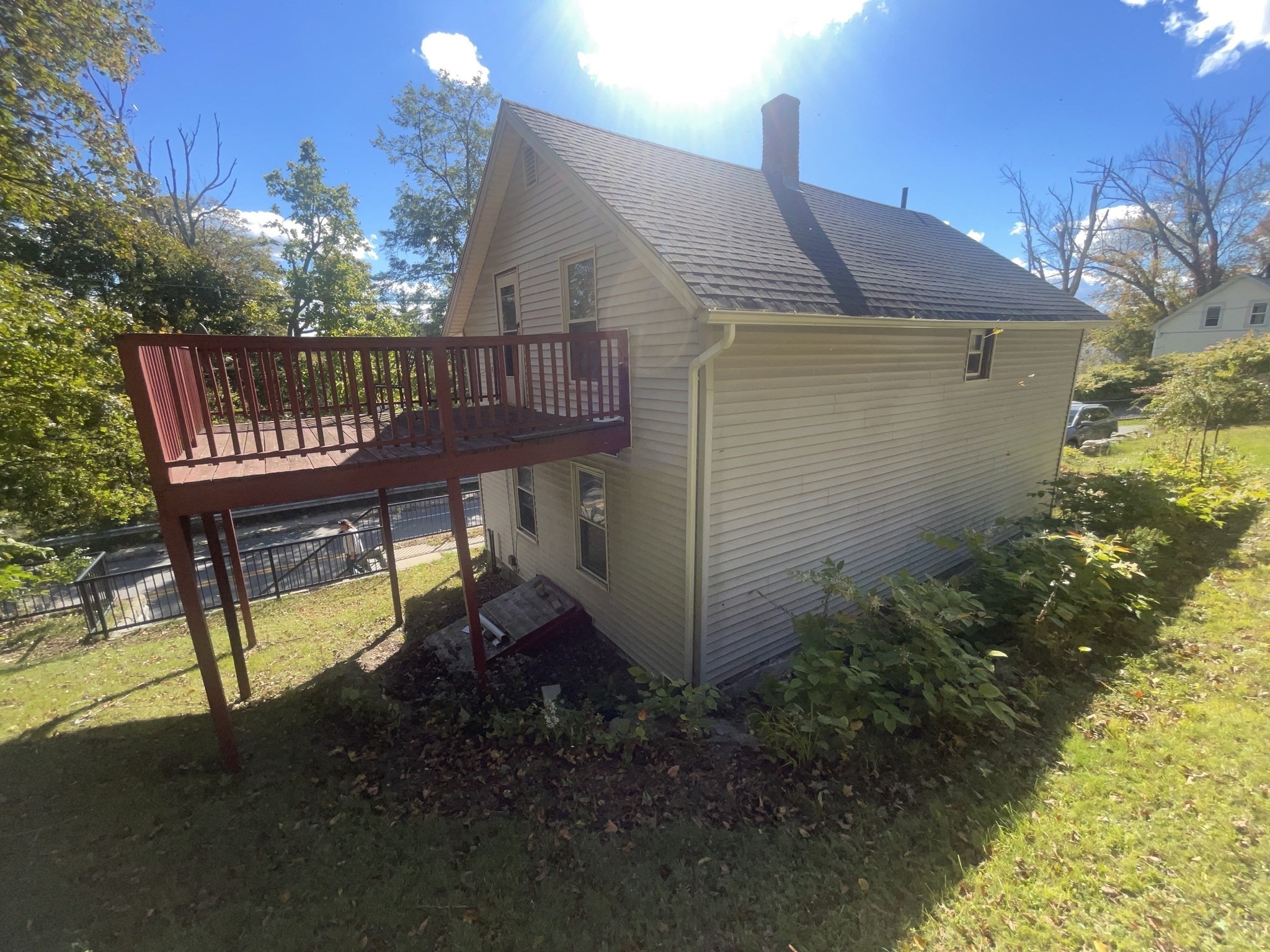 328 Main St Property Photo 3